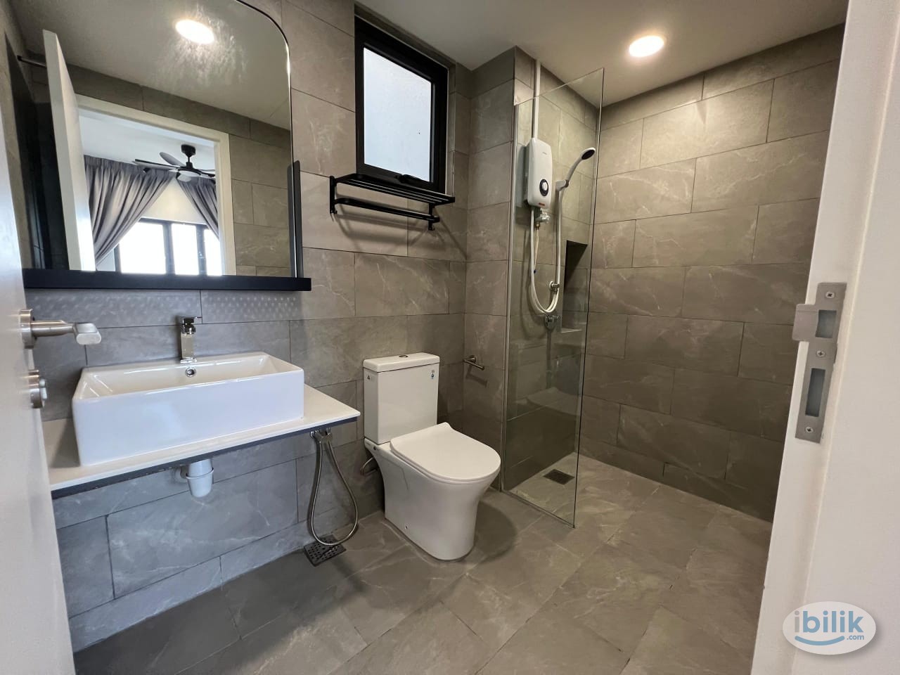 Middle Room at D'IVO Residences by EXSIM, Old Klang Road - Image 2