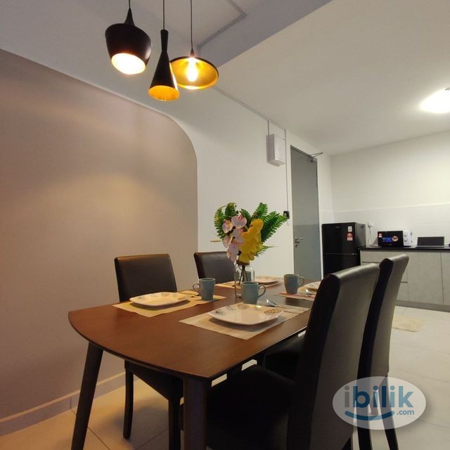 Middle Room at Meta Residences Putra Permai, Seri Kembangan - Image 1