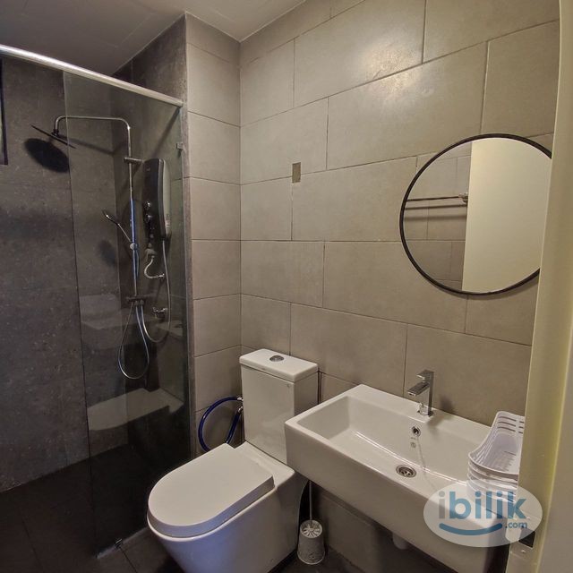 Middle Room at Meta Residences Putra Permai, Seri Kembangan - Image 4