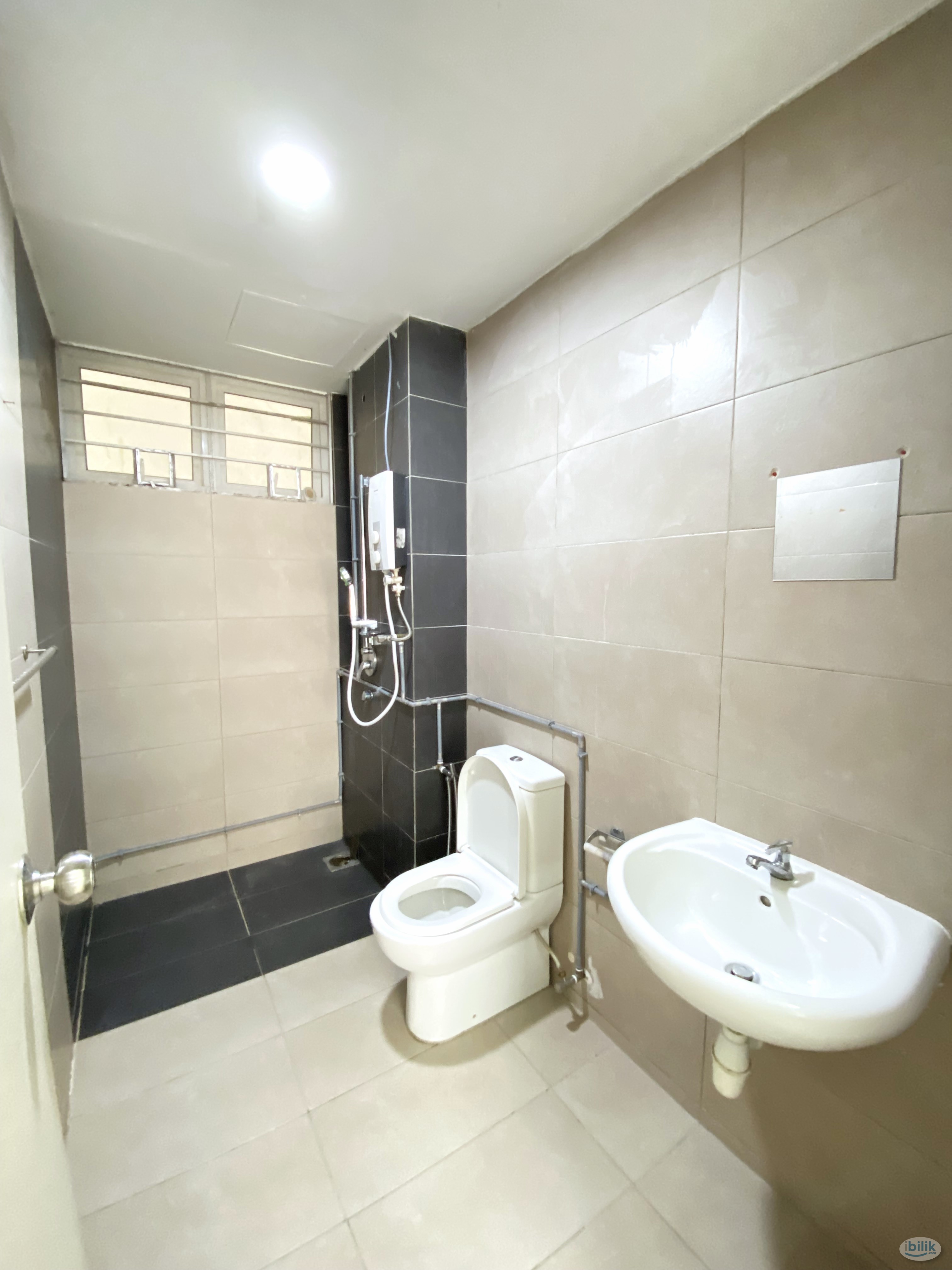 Master Room at Sungai Ara, Penang - Image 3