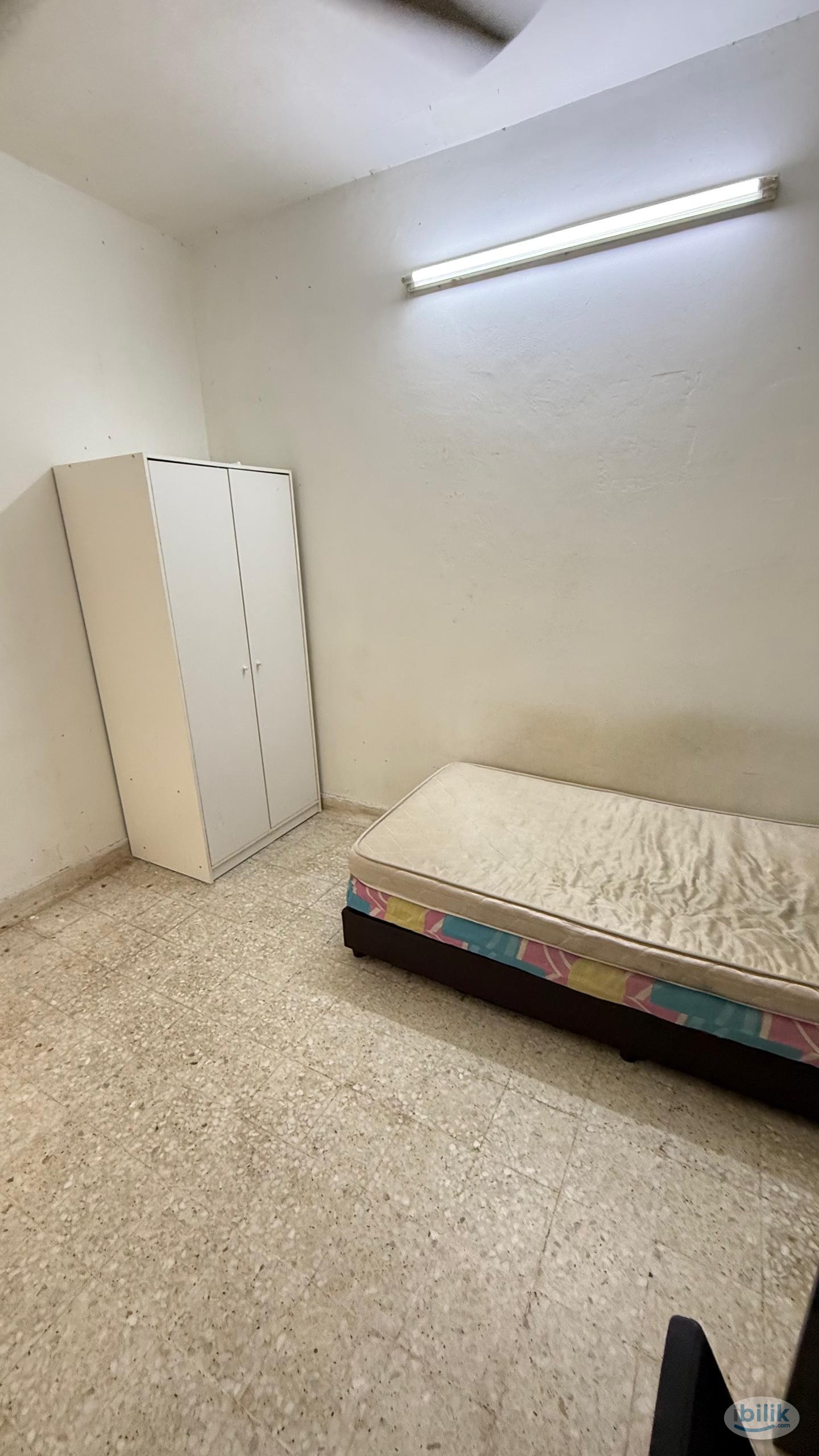 Middle Room at PJS 7, Bandar Sunway - Image 3