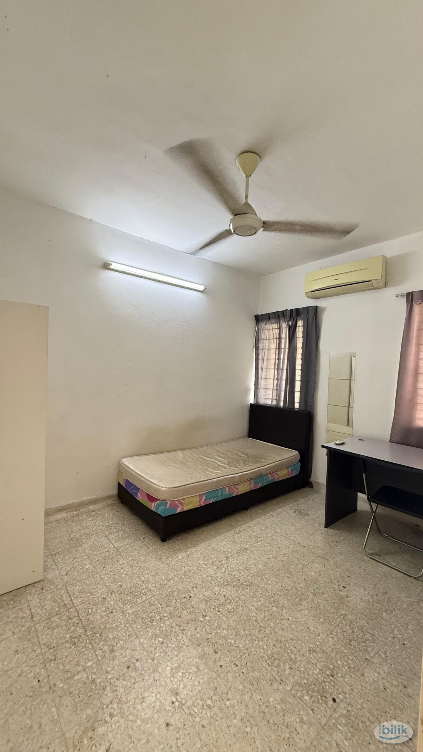 Middle Room at PJS 7, Bandar Sunway - Image 2