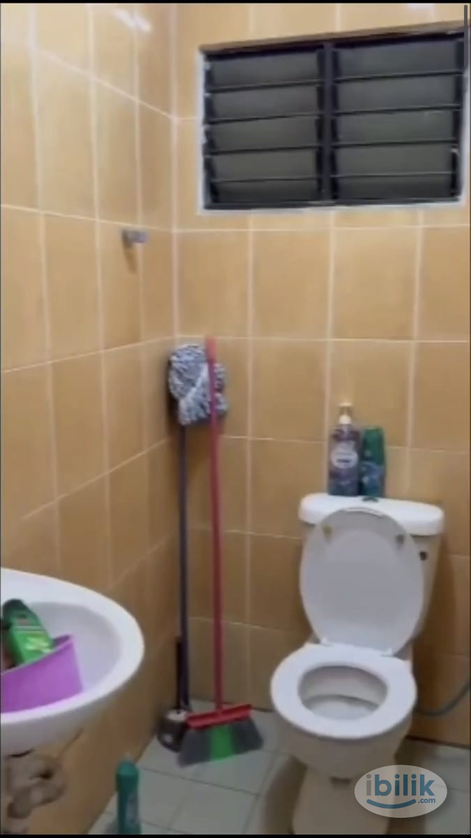 Middle Room at PJS 7, Bandar Sunway - Image 5