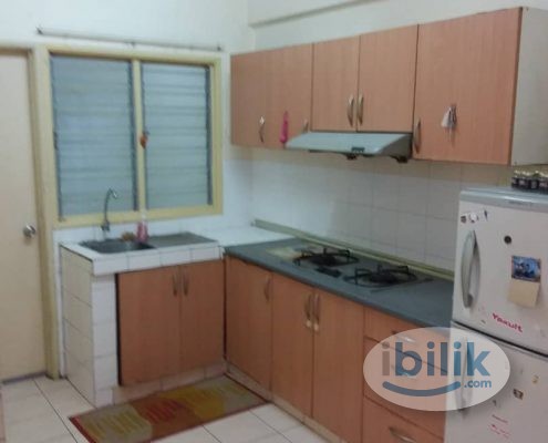Fully furnished middle room at Pangsapuri Seri Indah, near Mines and KTM Serdang - Image 1