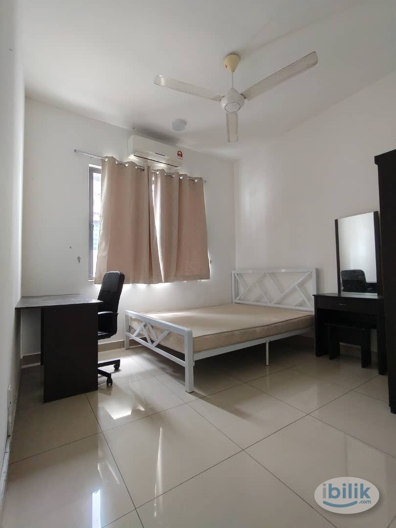 Big Middle Room with private bathroom @ setia Alam - Image 1