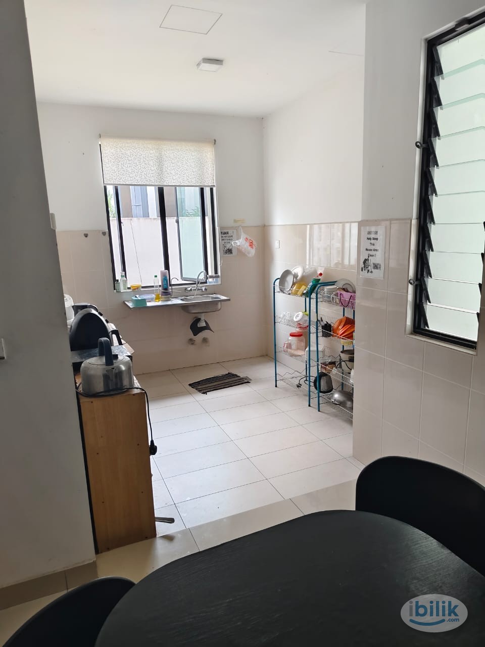 Big Middle Room with private bathroom @ setia Alam - Image 3