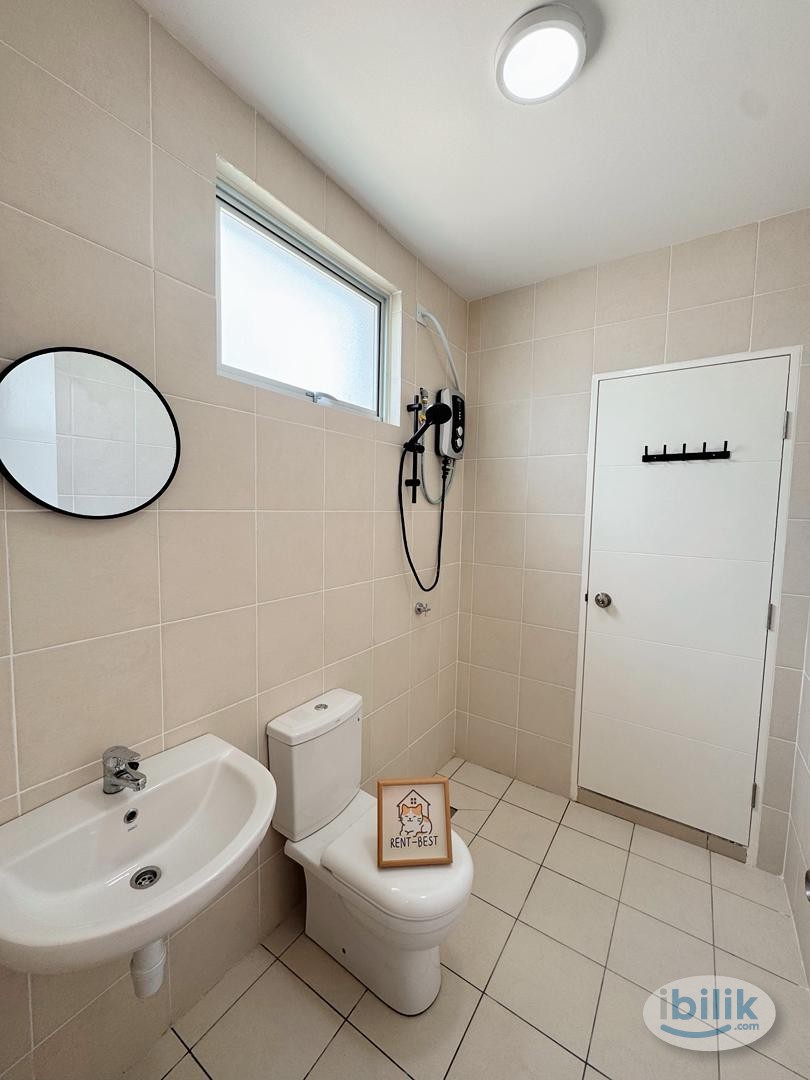 Cozy Middle Room (Fully furnished | Utilities included) near Bandar Enstek - Image 3
