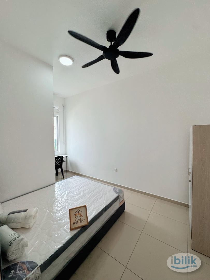 Cozy Middle Room Fully furnished | Utilities included near Bandar Enstek, Nilai - Image 1