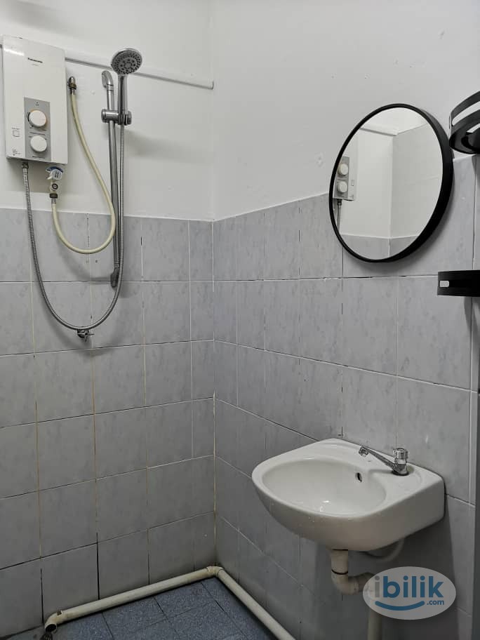 Georgetown, Female Middle Room For Rent (Condition 100% Same as Pictures) - Image 3