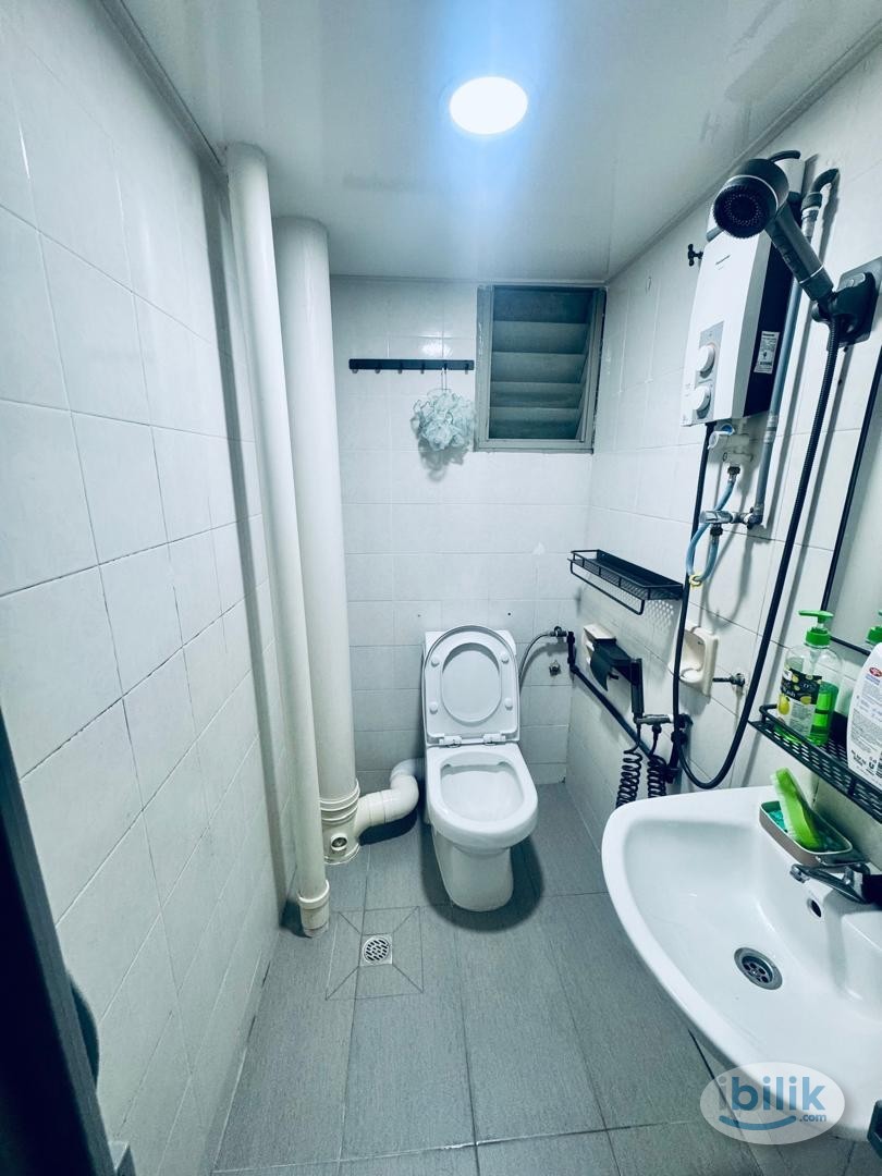 Single Room at Desa Relau 2, Penang - Image 1