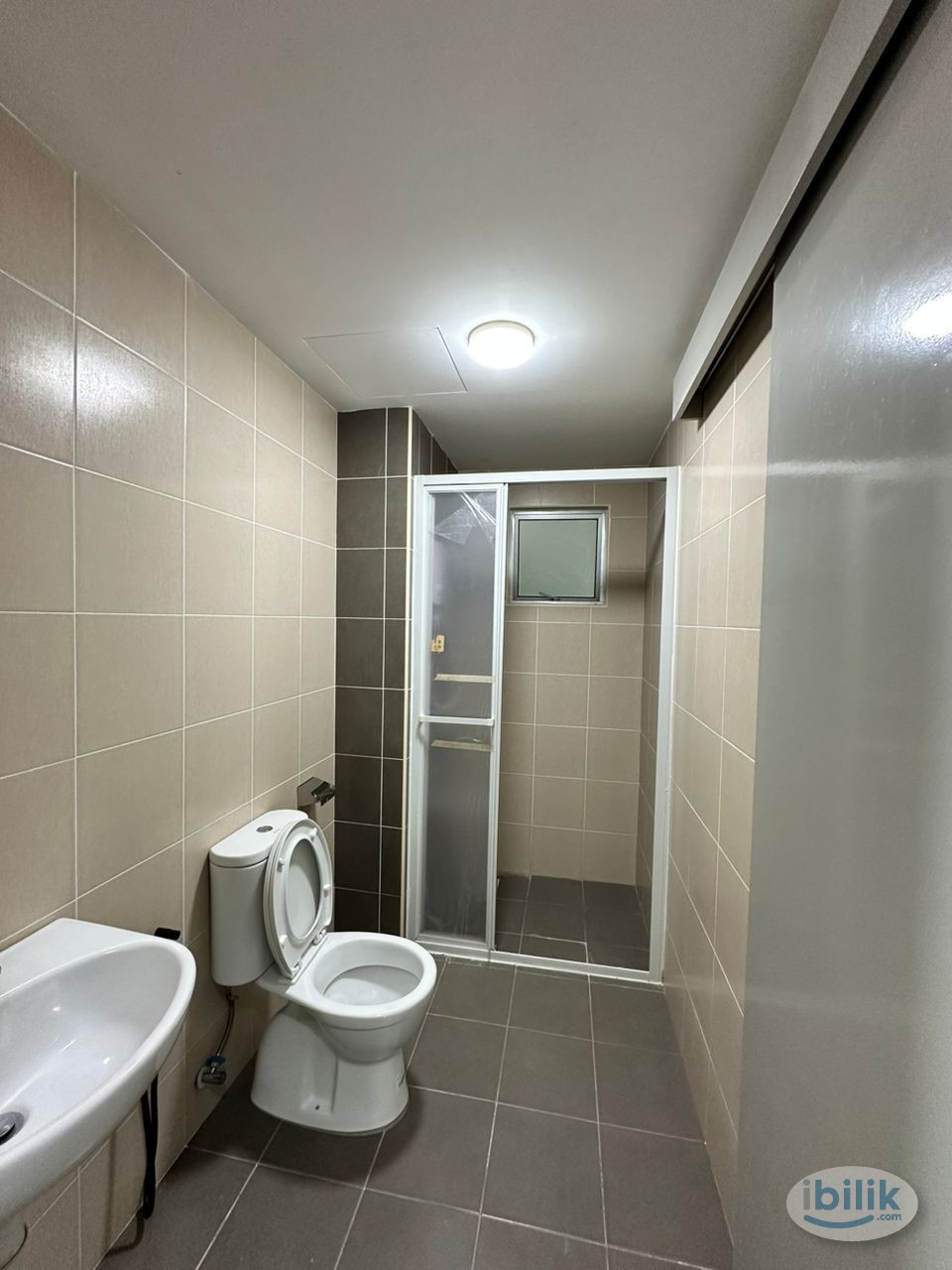 Master Room at Razak City Residences, Sungai Besi - Image 4