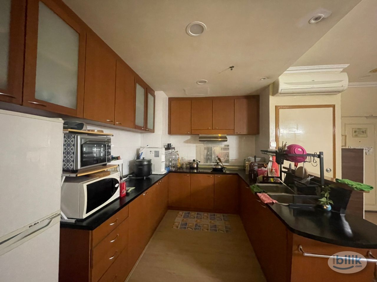 Fully Furnish Female Middle Room at Gateway Hotel Apartment, SEGI University, UTC, Pullman, Jalan Bukit Mata - Image 1