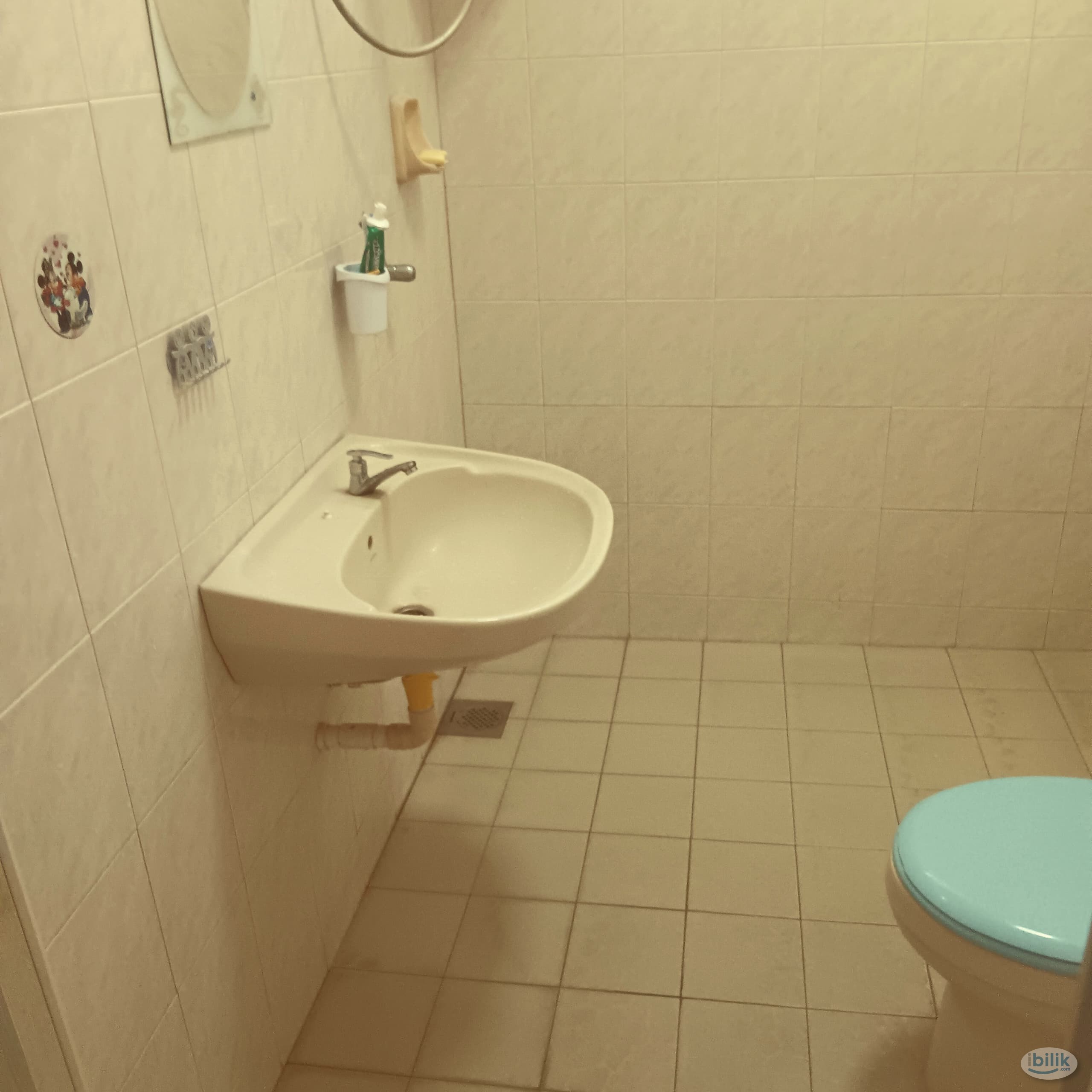 Master Room & middle room at Bayan Lepas, Penang - Image 4