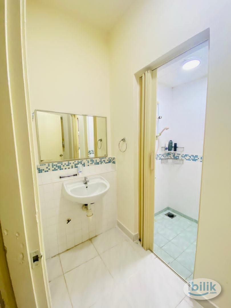 Seri Maya Big Middle Room Muslim Lady Unit min walking distance to LRT Setiawangsa - Image 3