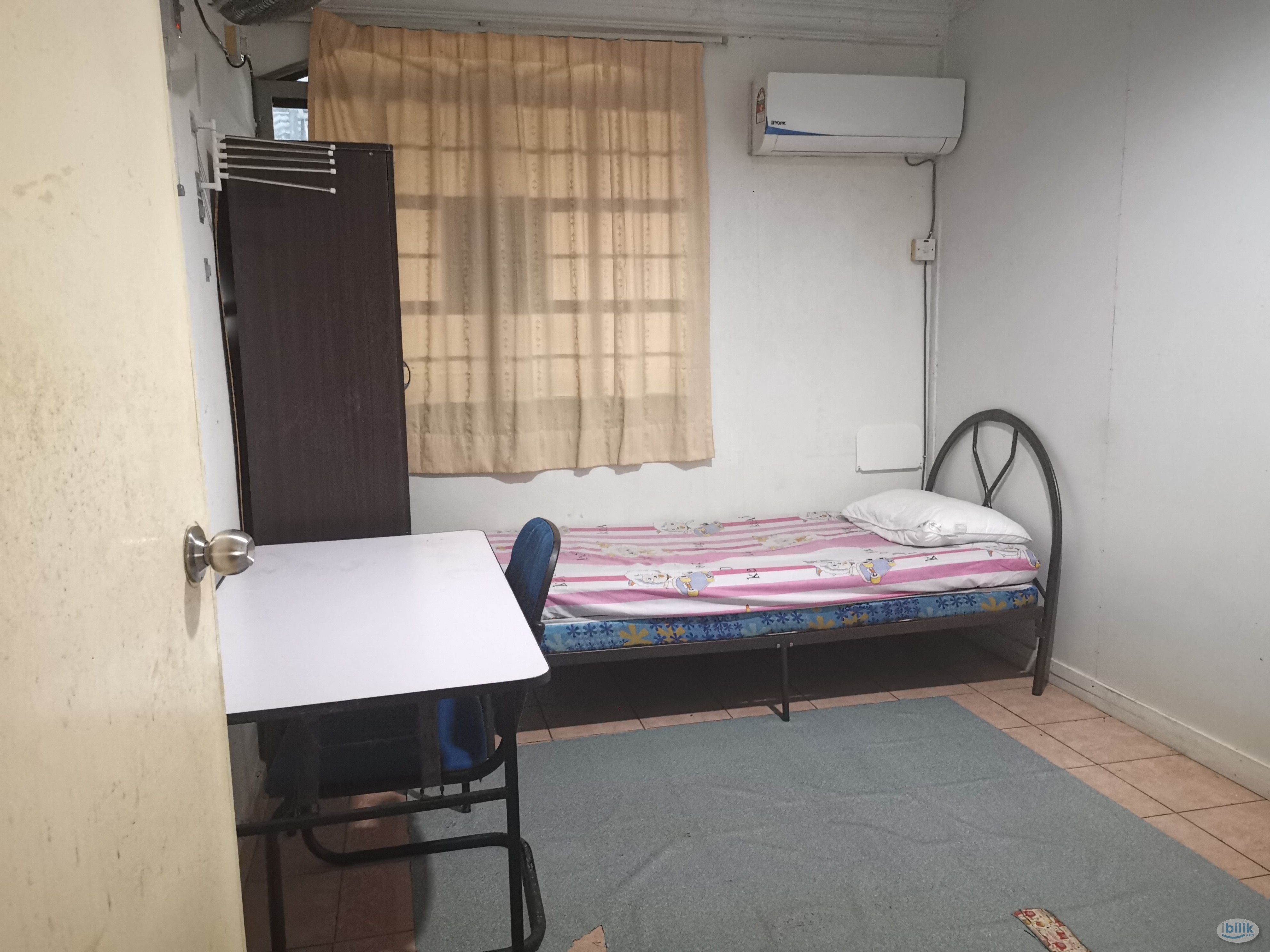 Middle room for rent - Image 3
