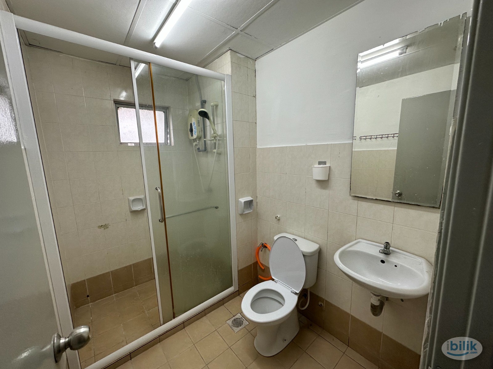 【SPACIOUS ROOM Near Mydin + BRT】Middle Room for rent MIX GENDER UNIT - Image 3