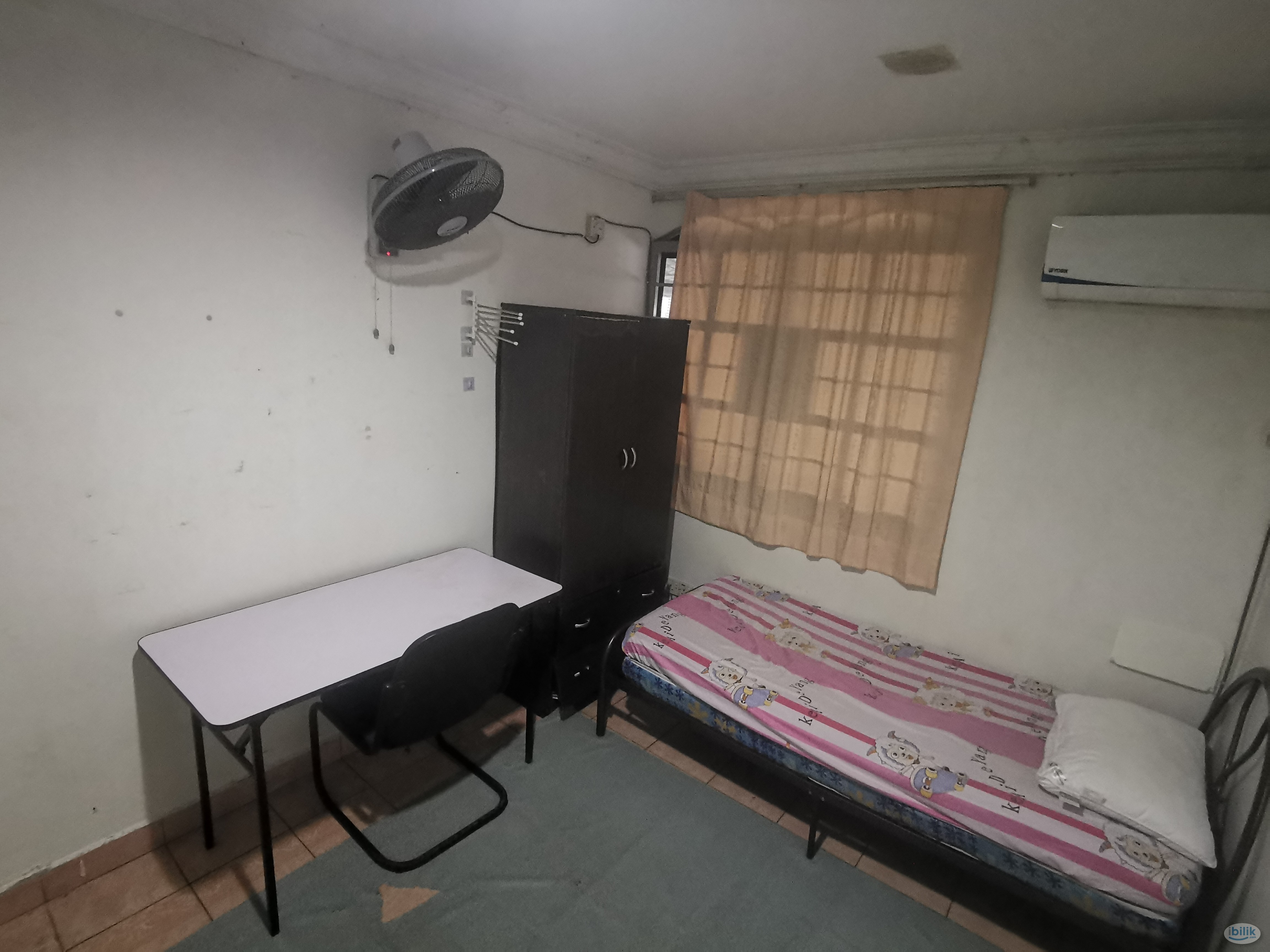 Middle room for rent - Image 4