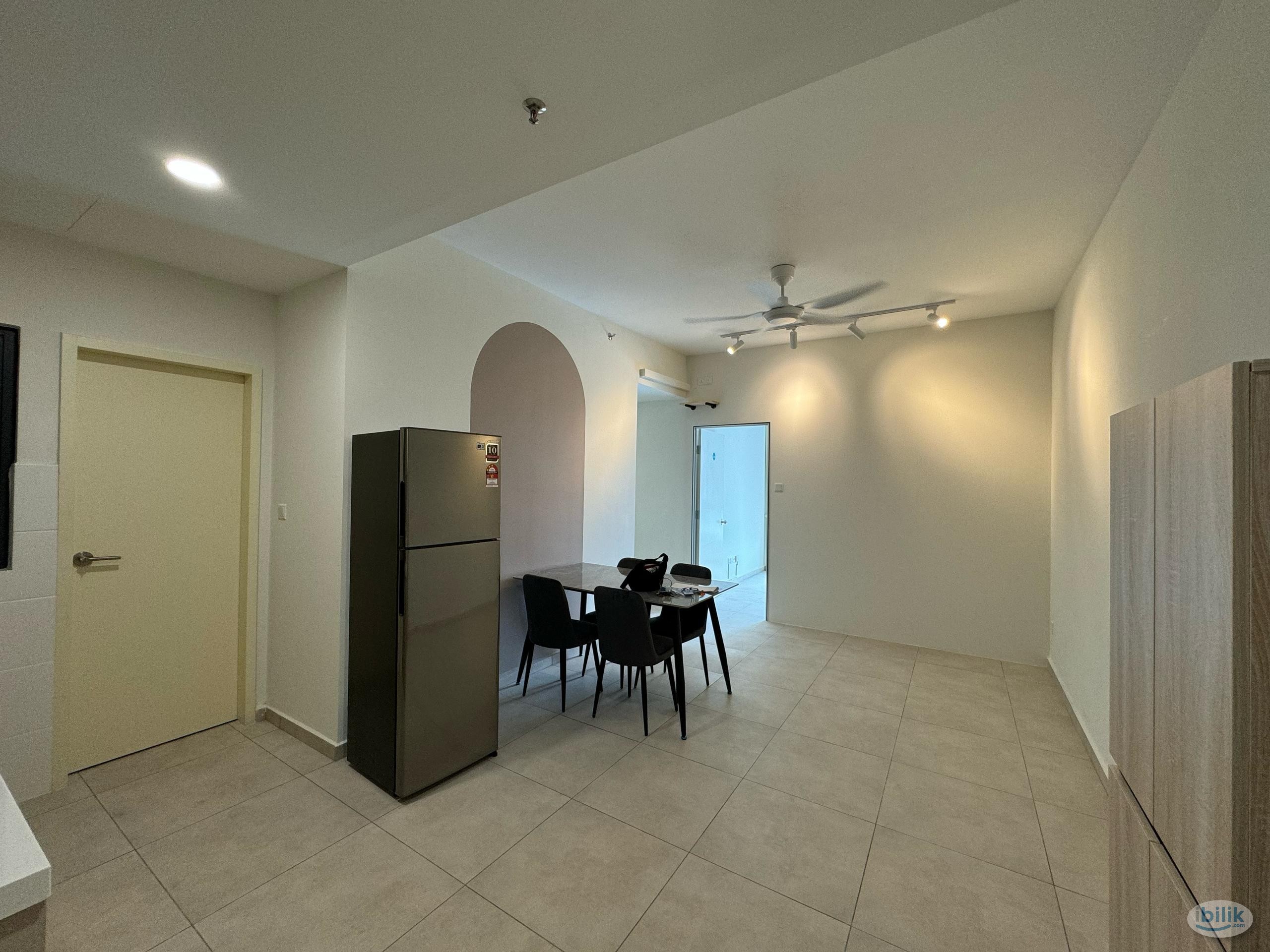 Middle Room at Meta Residences Putra Permai, Seri Kembangan - Image 4