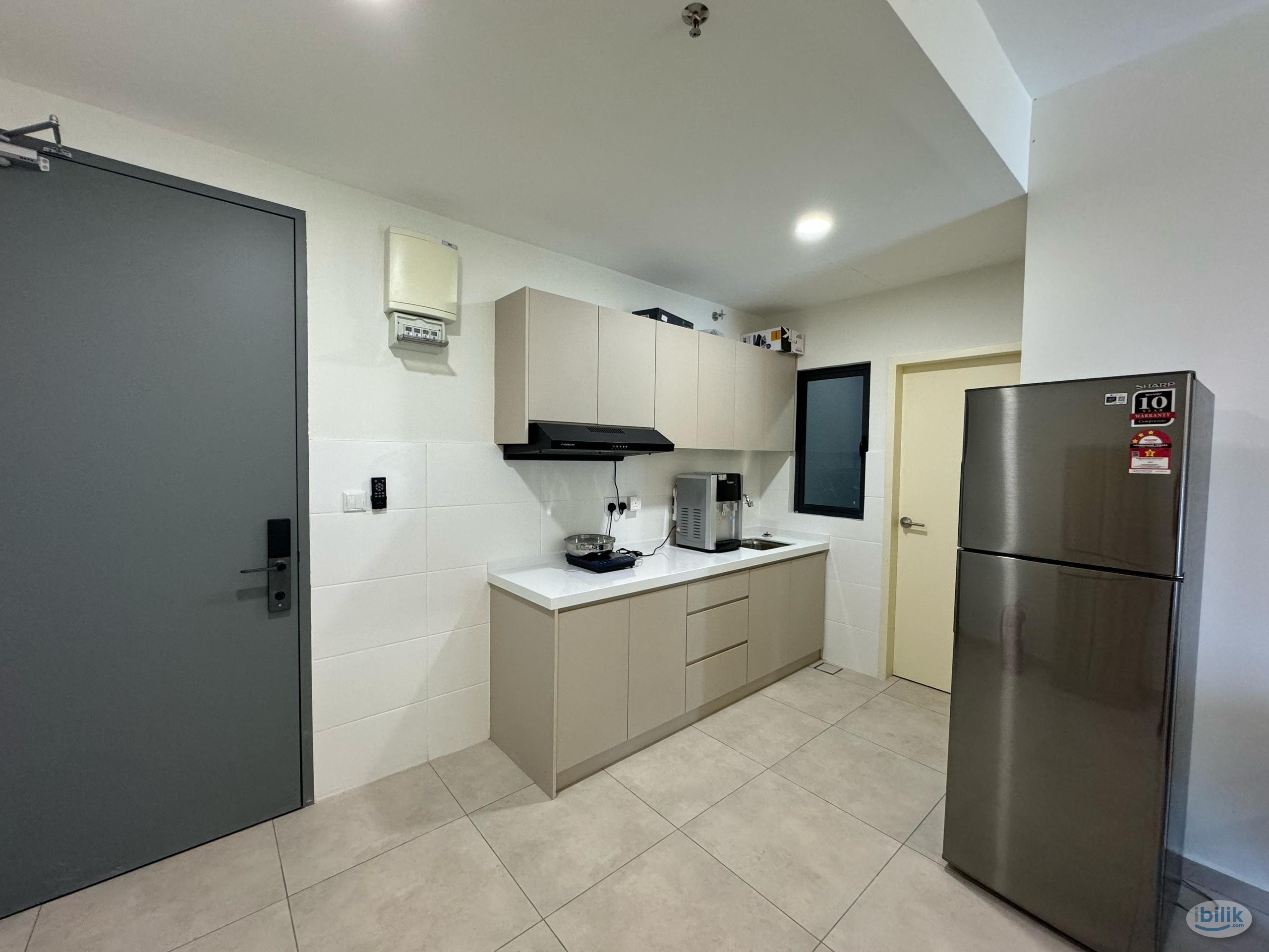 Middle Room at Meta Residences Putra Permai, Seri Kembangan - Image 5