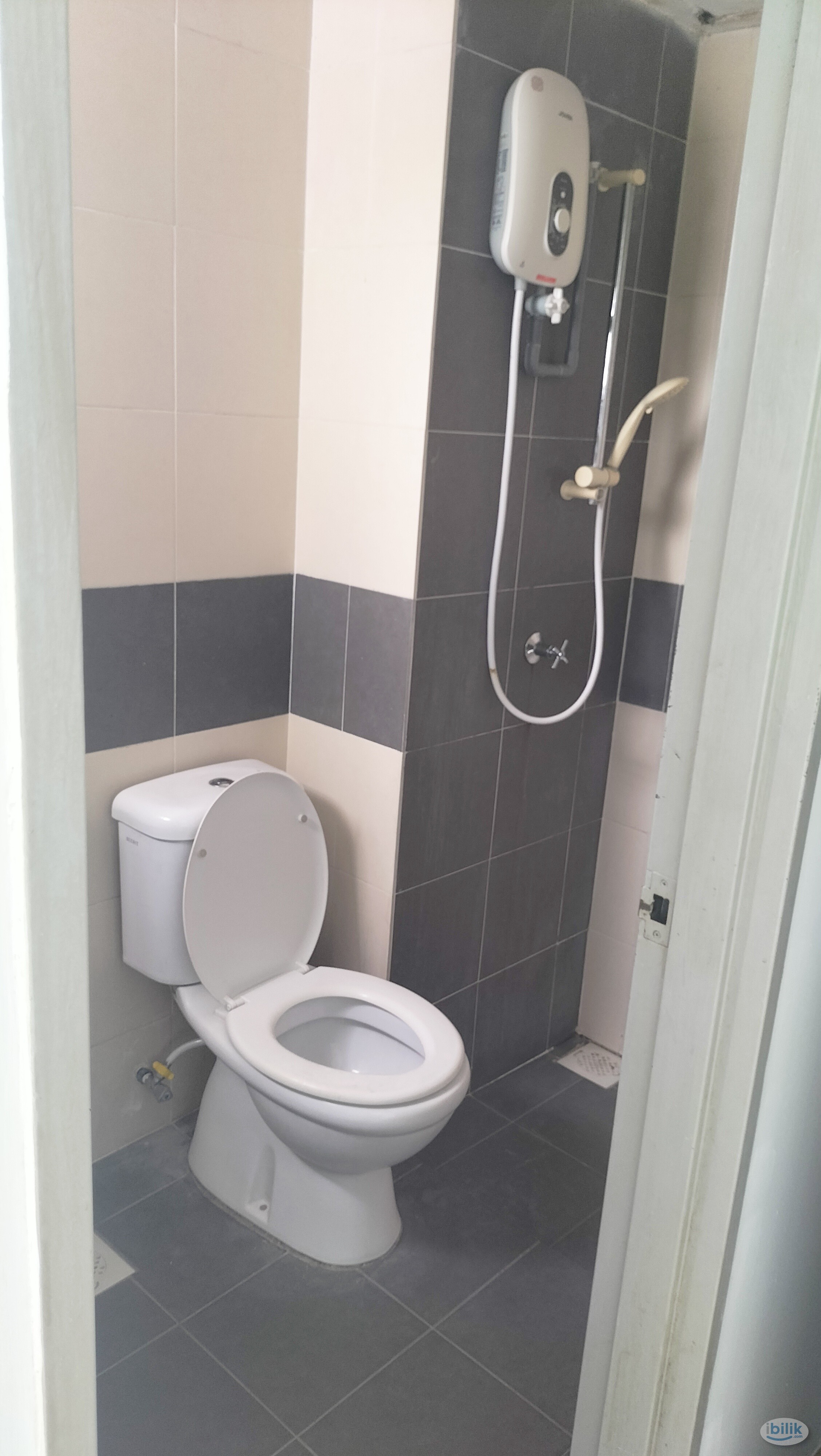 Gorgeous Aircond Master Room, SERI PUTERI CONDO, 1Min CHERAS LRT - Image 3