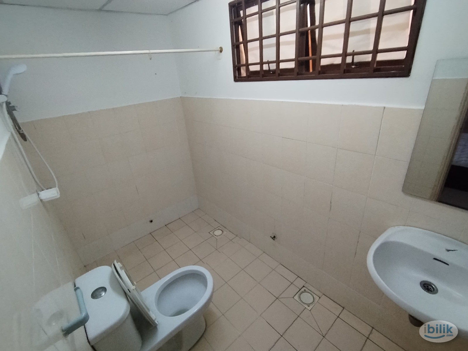 Master Room at Palm Spring, Kota Damansara ,Near MRT !!! - Image 4