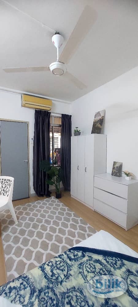 Middle Room at Bandar Utama, Petaling Jaya - Image 1