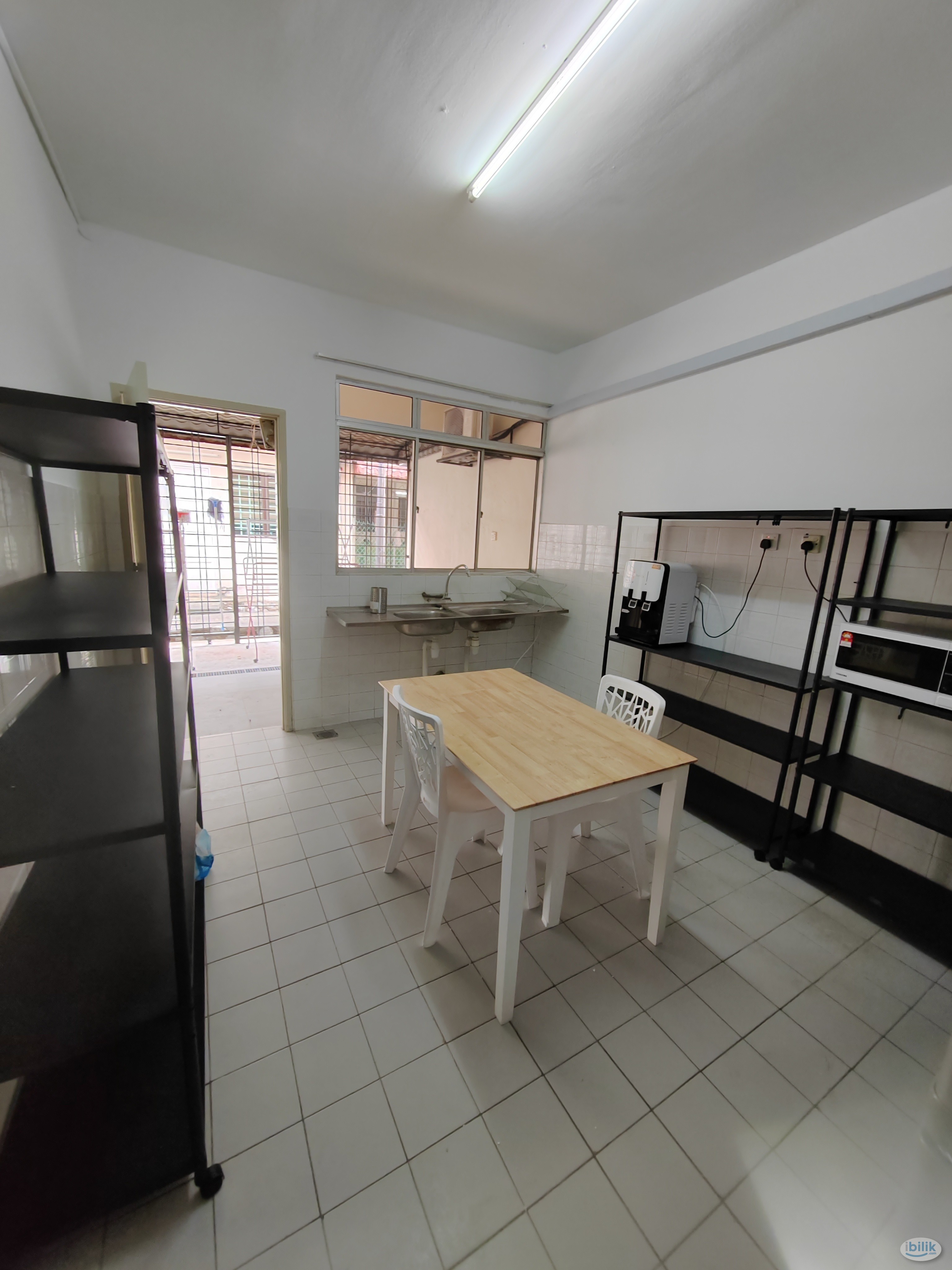 Middle Room at Bandar Utama, Petaling Jaya - Image 4