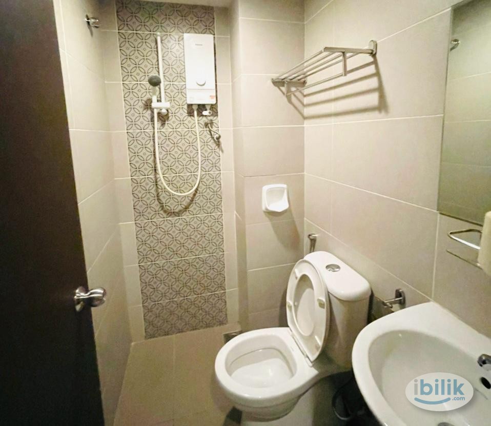 Condo Master Room. Own Bathroom at Mines Waterfront Business Park, Seri Kembangan - Image 4