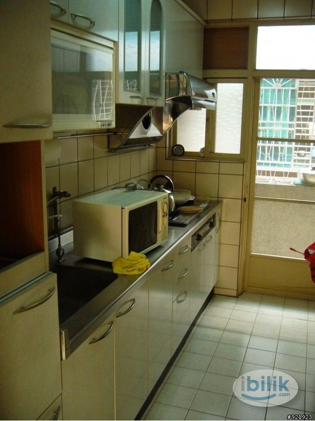 Room for Rent – Prime Location near AEON Bukit Raja - Image 4