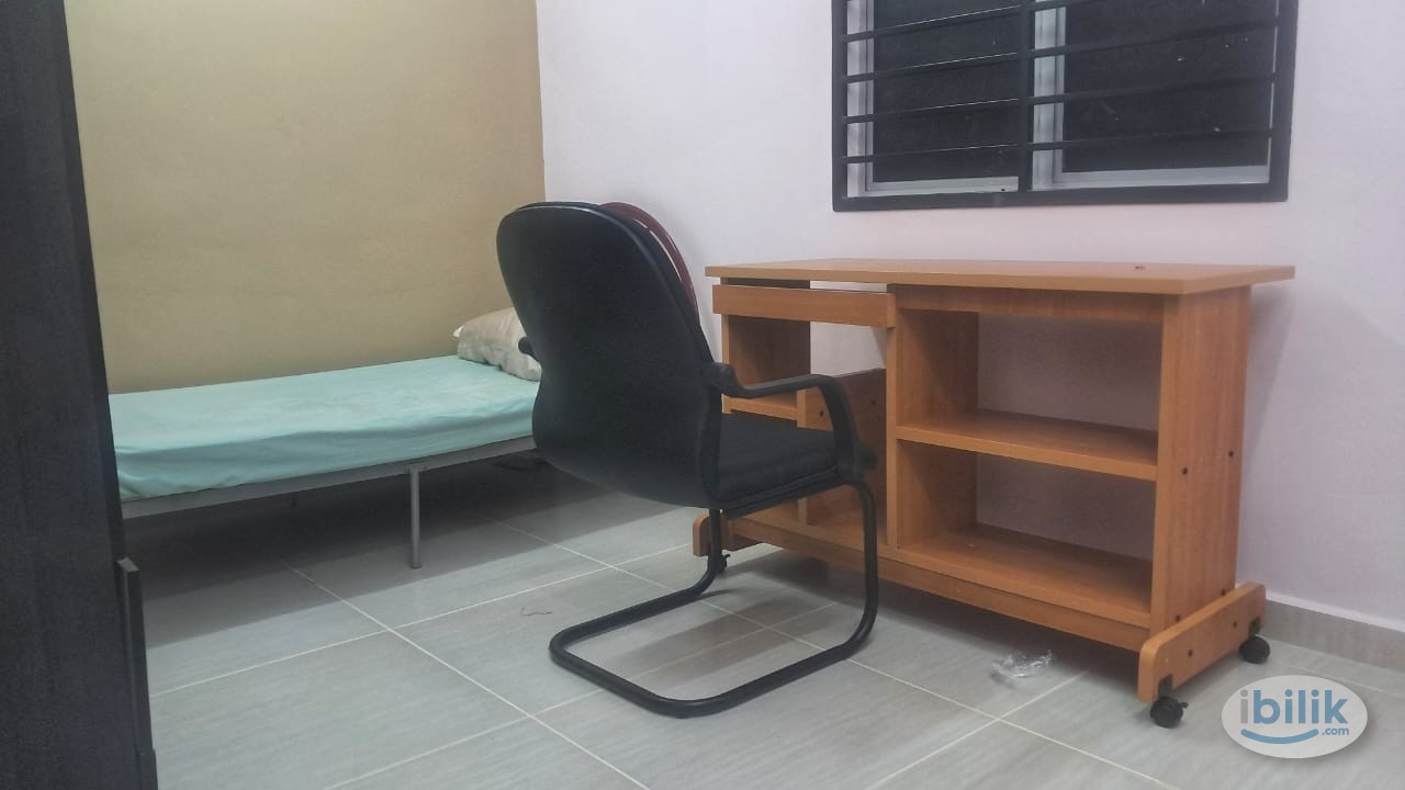 Newly renovated, fully furnished middle room in SS 15 - Image 1