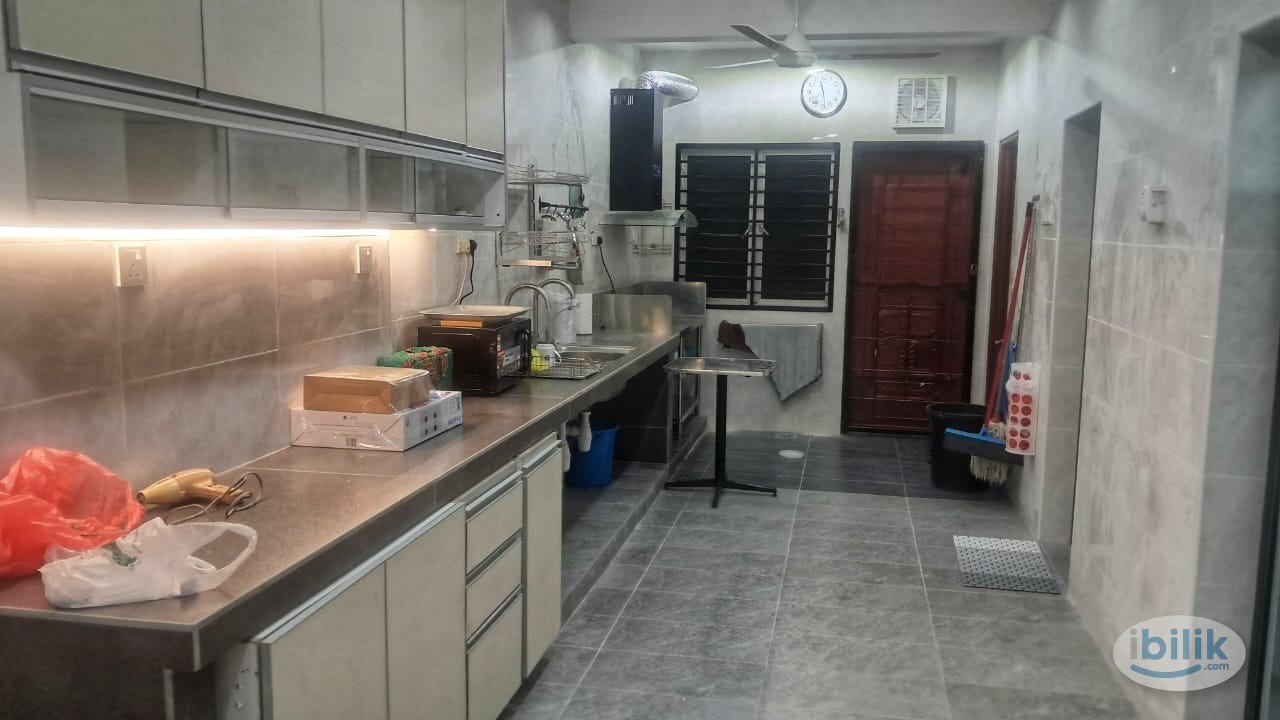 Newly renovated, fully furnished middle room in SS 15 - Image 2