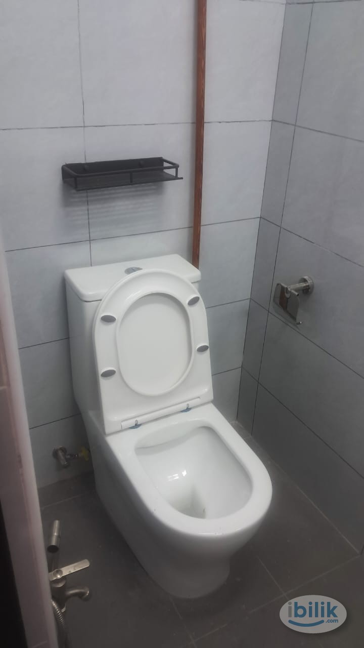 Newly renovated, fully furnished middle room in SS 15 - Image 5