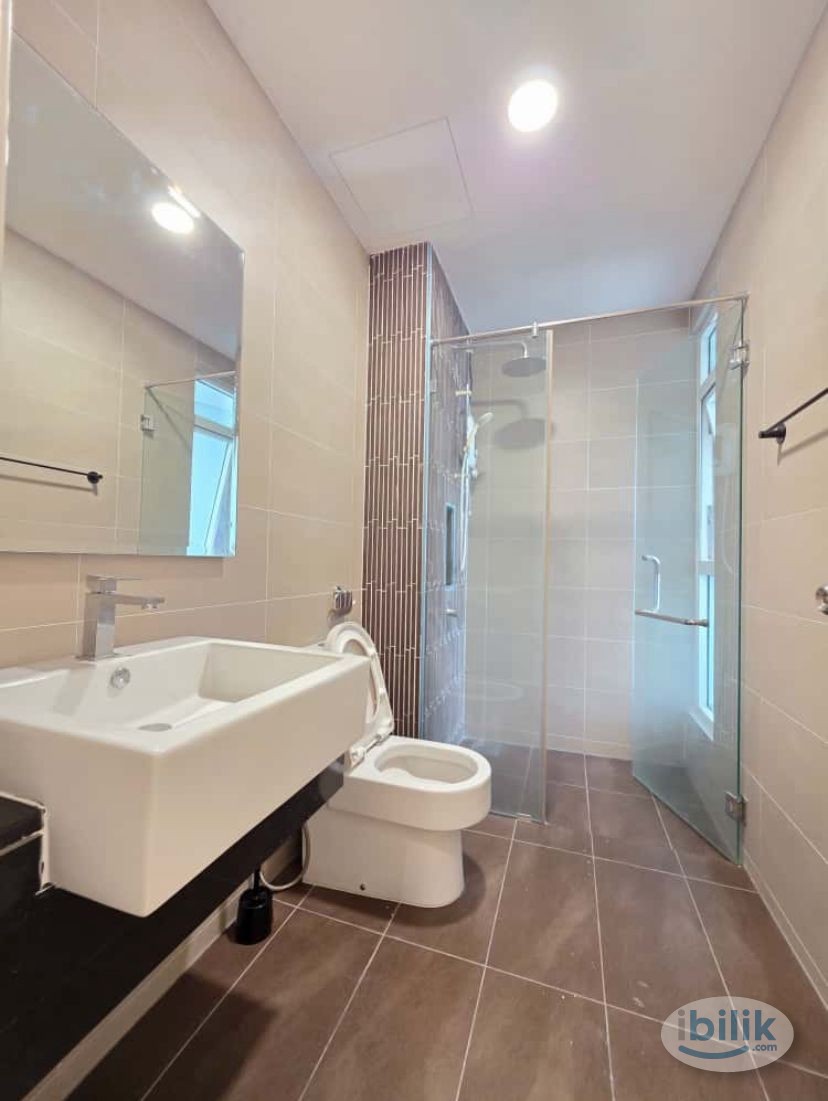 Middle Room at Medini Signature, Medini - Image 5