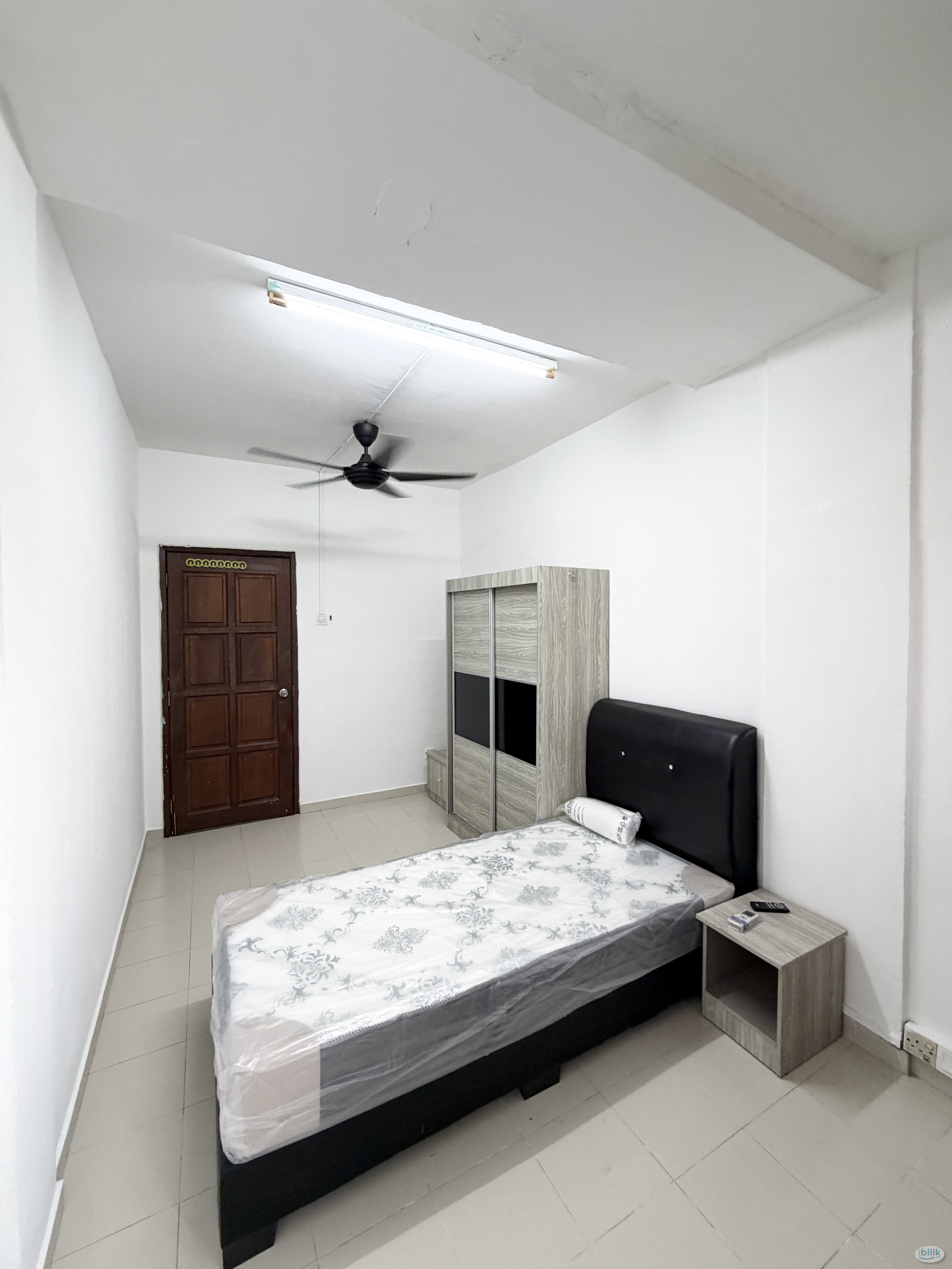 Brand New Mattress,Just Repainted Medium Room,Clean & Tiny - Image 2
