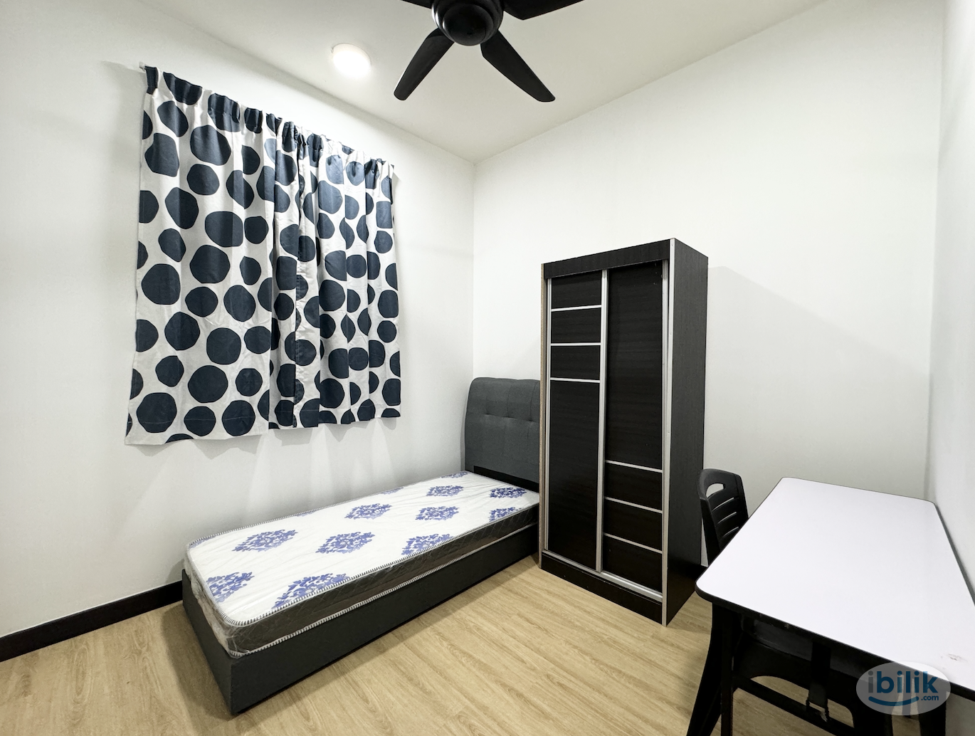 Single Room With Aircon,Landmark Residence - Image 1