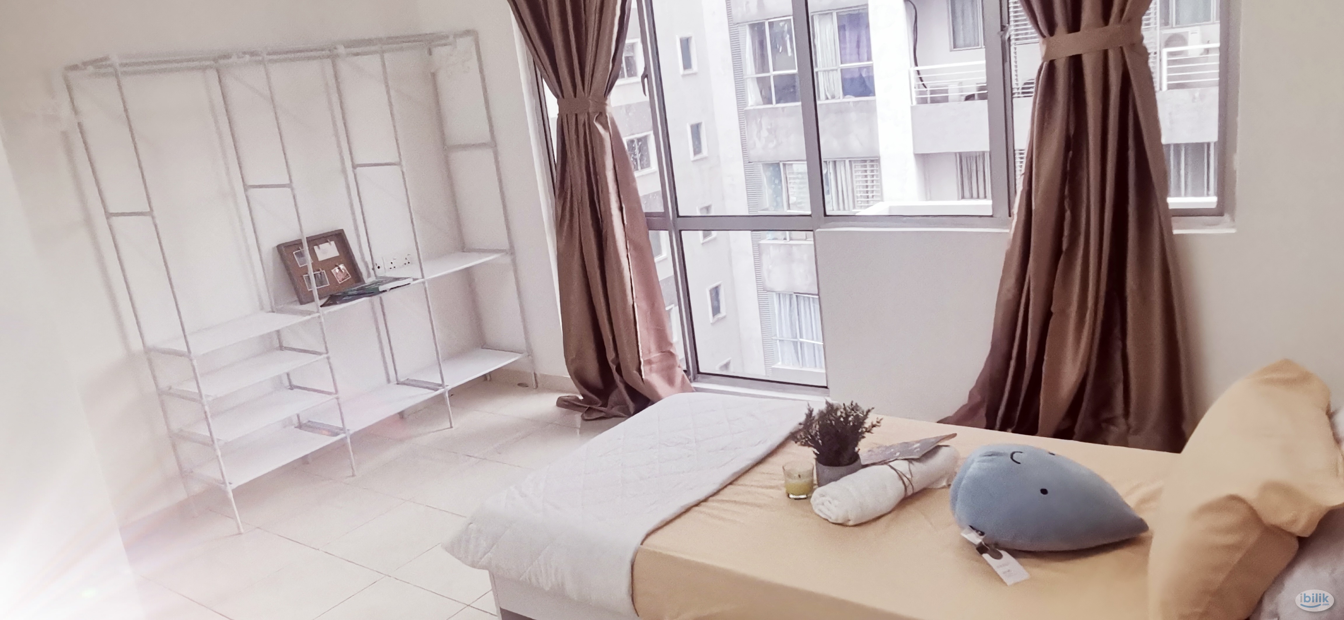 Walking distance to MRT and Thomson & Sunway Medical Centre and Tropicana Gardens Single Room at Kota Damansara, Petalin - Image 1