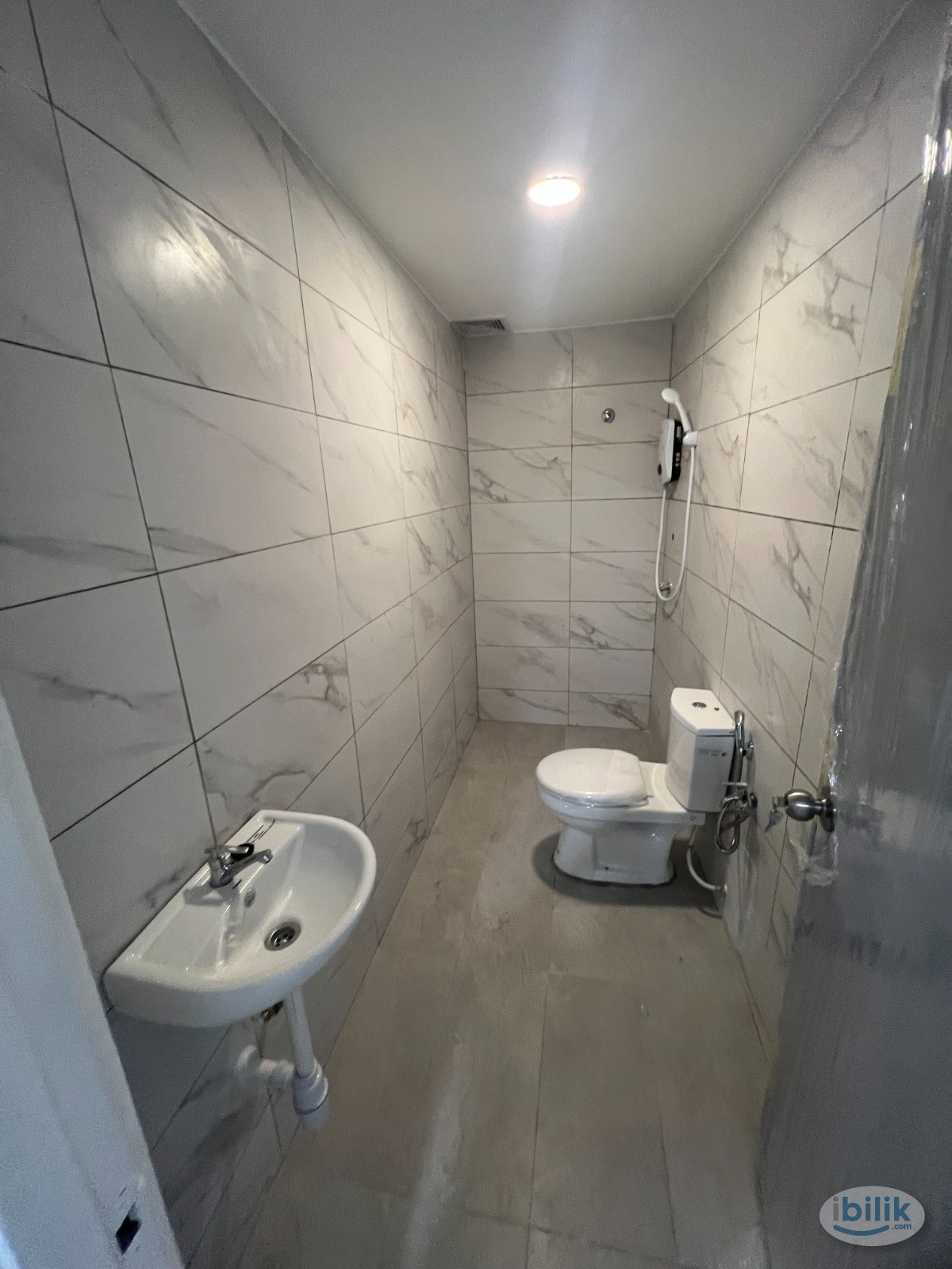 Master Room at Old Klang Road, Kuala Lumpur - Image 4