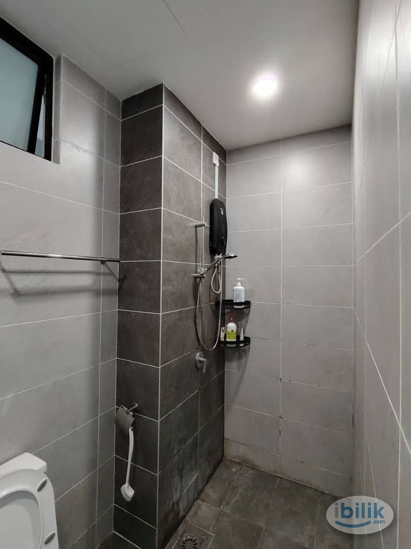 Walk to CIQ , Low Deposit, Free Wifi - Image 3