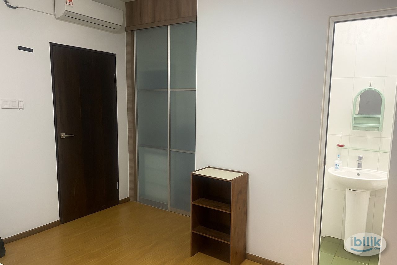 Middle Room at Miri, Sarawak - Image 1