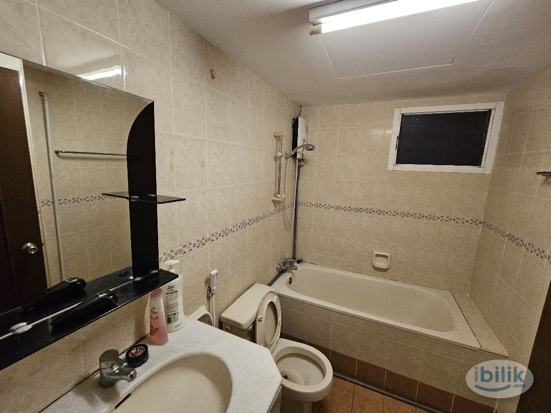 Gurney Park Condo Aircond Middle room include utilities share bathroom FOR FEMALE - Image 4