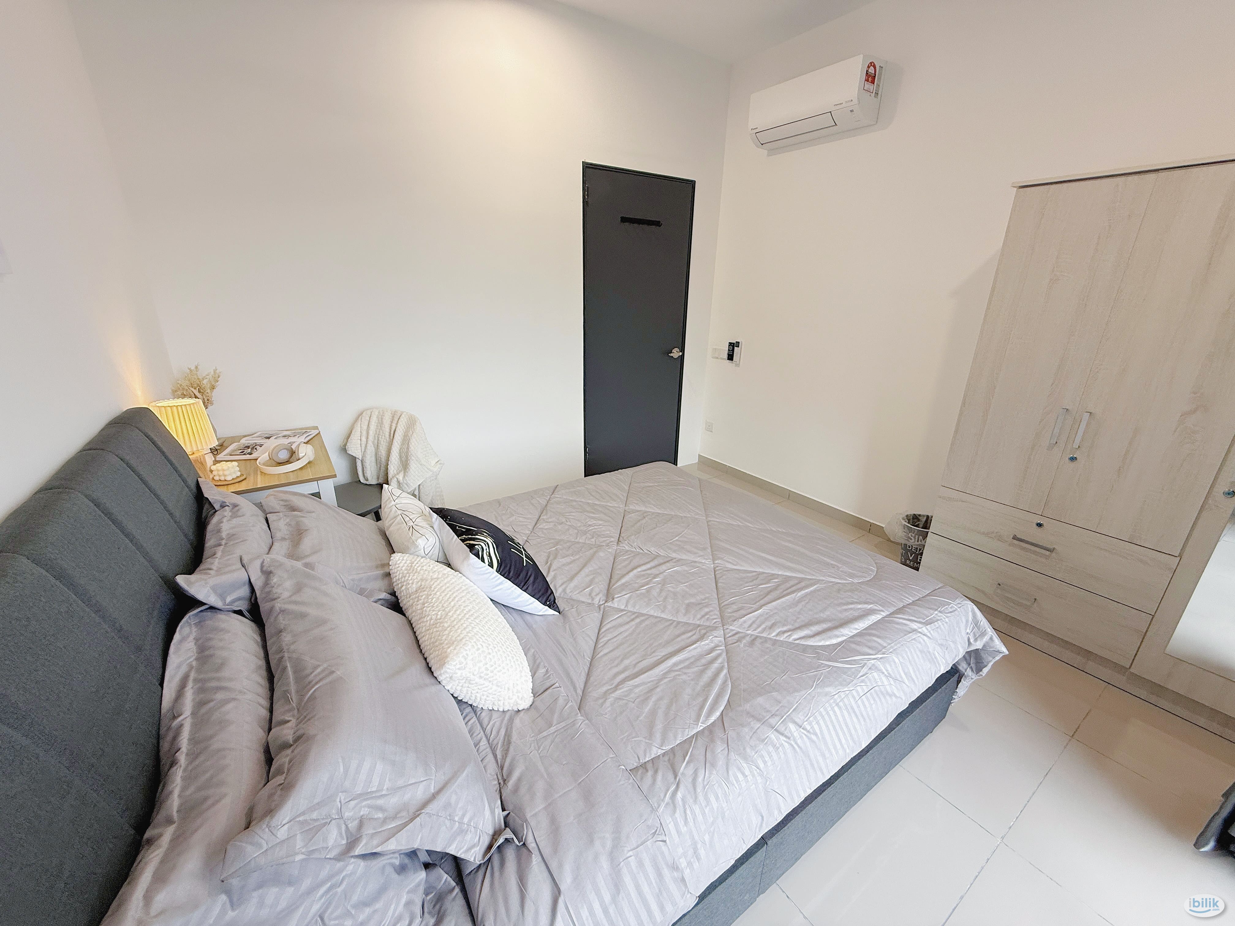 🏠FULLY FURNISHED😱 PREMIUM QUEEN ROOM! 5MINS TO MUTIARA DAMANSARA 🏙️ - Image 2