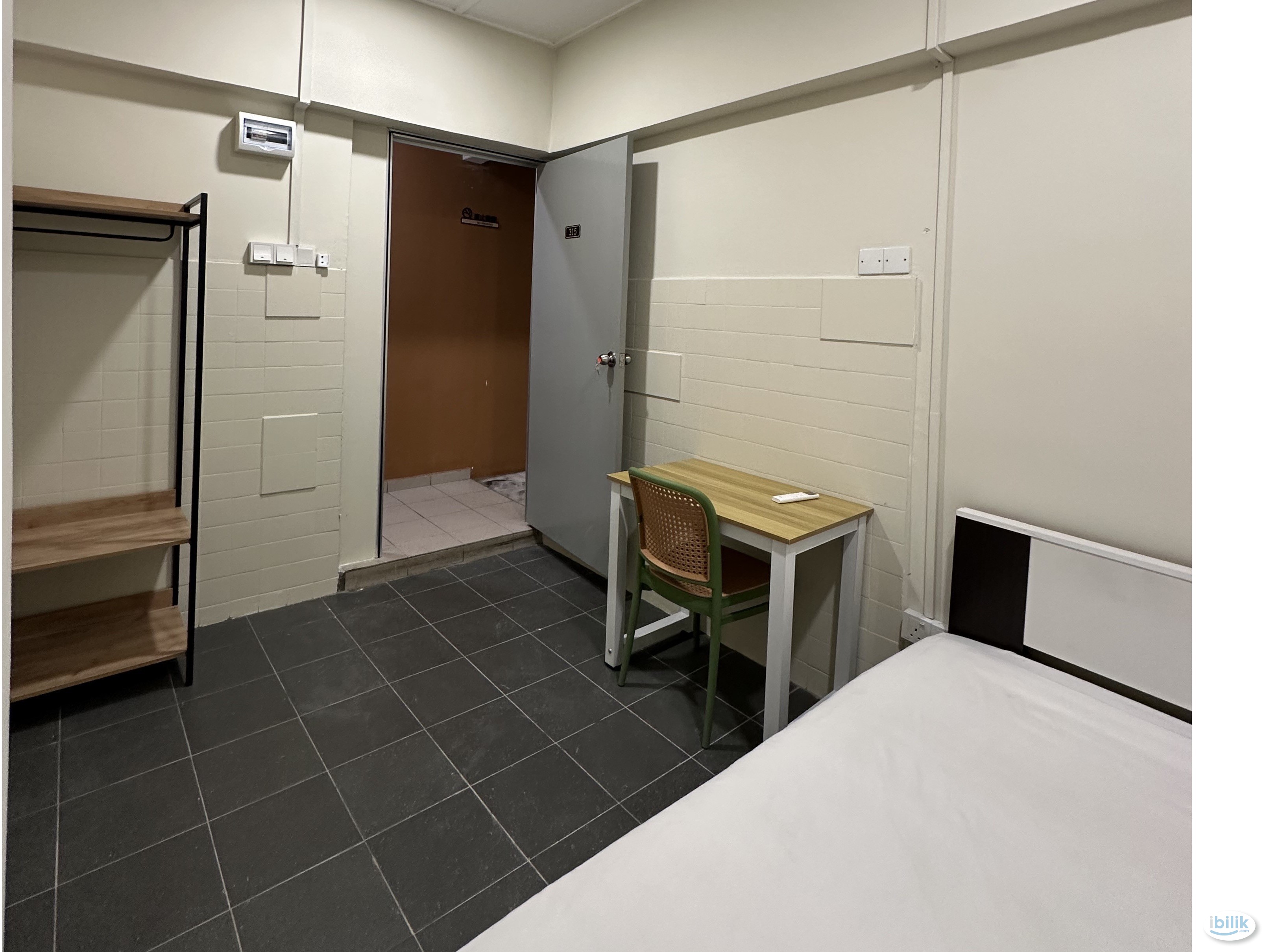 🌵☀️ AFFORDABLE ROOM NEAR UNIVERSITY PUTRA MALAYSIA (UPM) 🌵☀️ MOVE IN IMMEDIATELY WITH ZERO DEPOSIT 😱 - Image 1