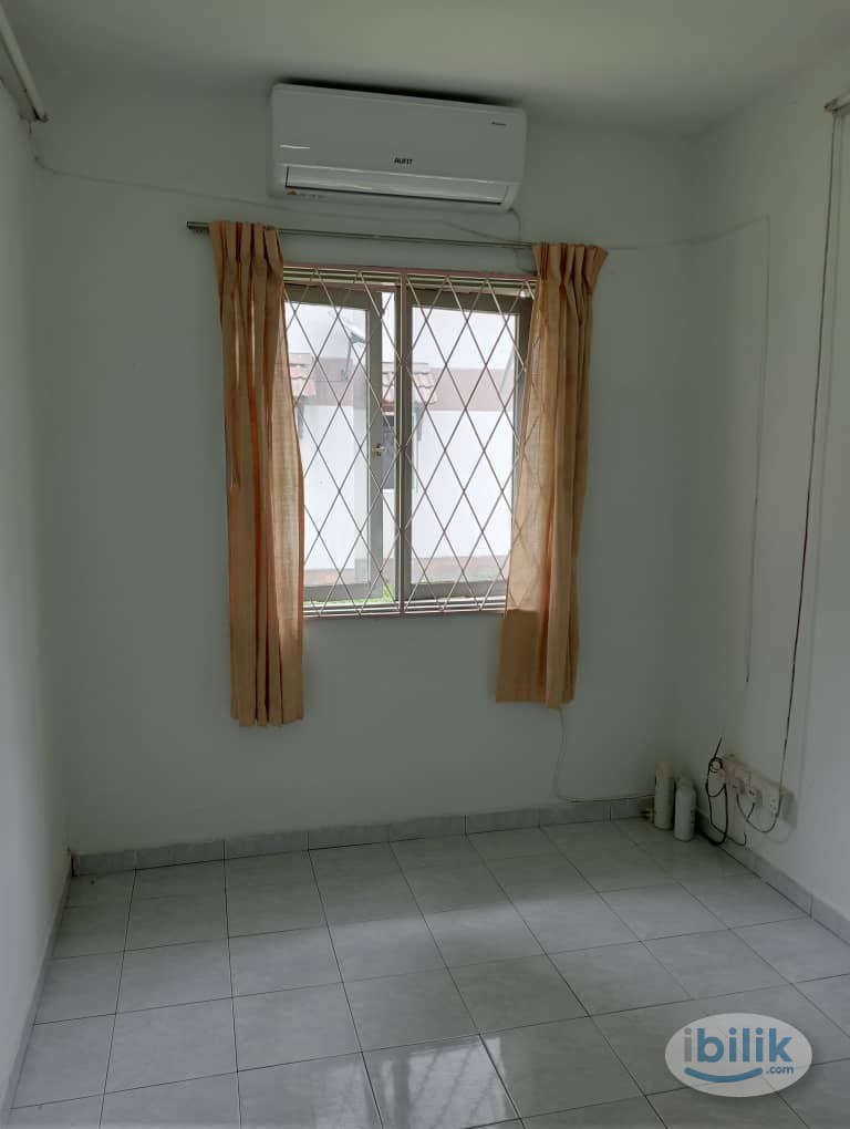 Kinrara Court Taman Kinrara Puchong Middle Room - Image 1