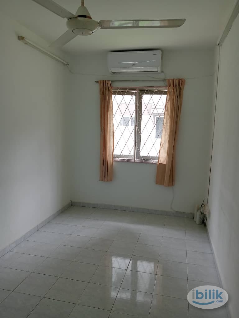 Kinrara Court Taman Kinrara Puchong Middle Room - Image 2