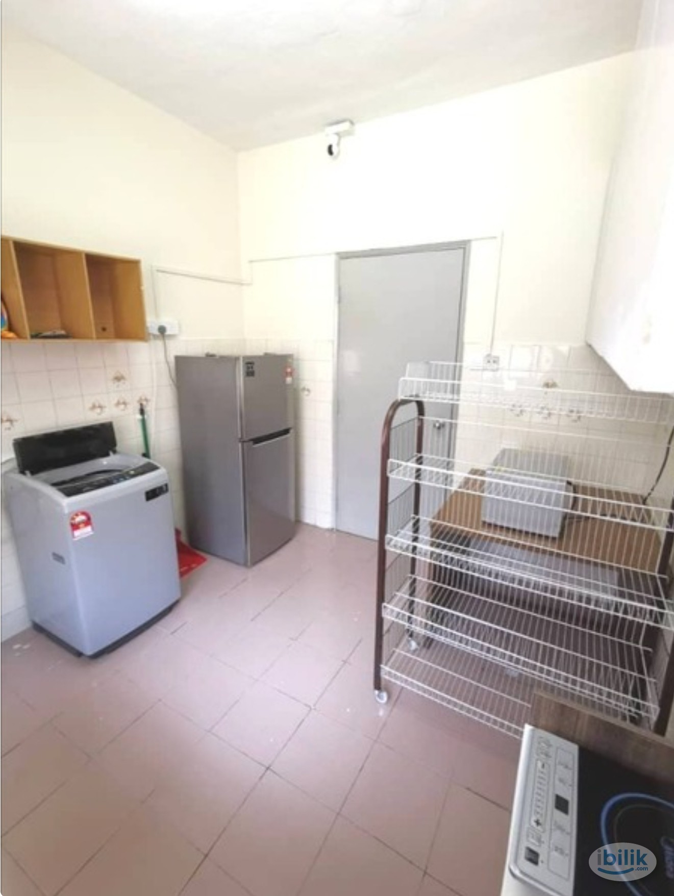 Free Wifi + Water, Big Window Single Room at PJS 7, Bandar Sunway - Image 2