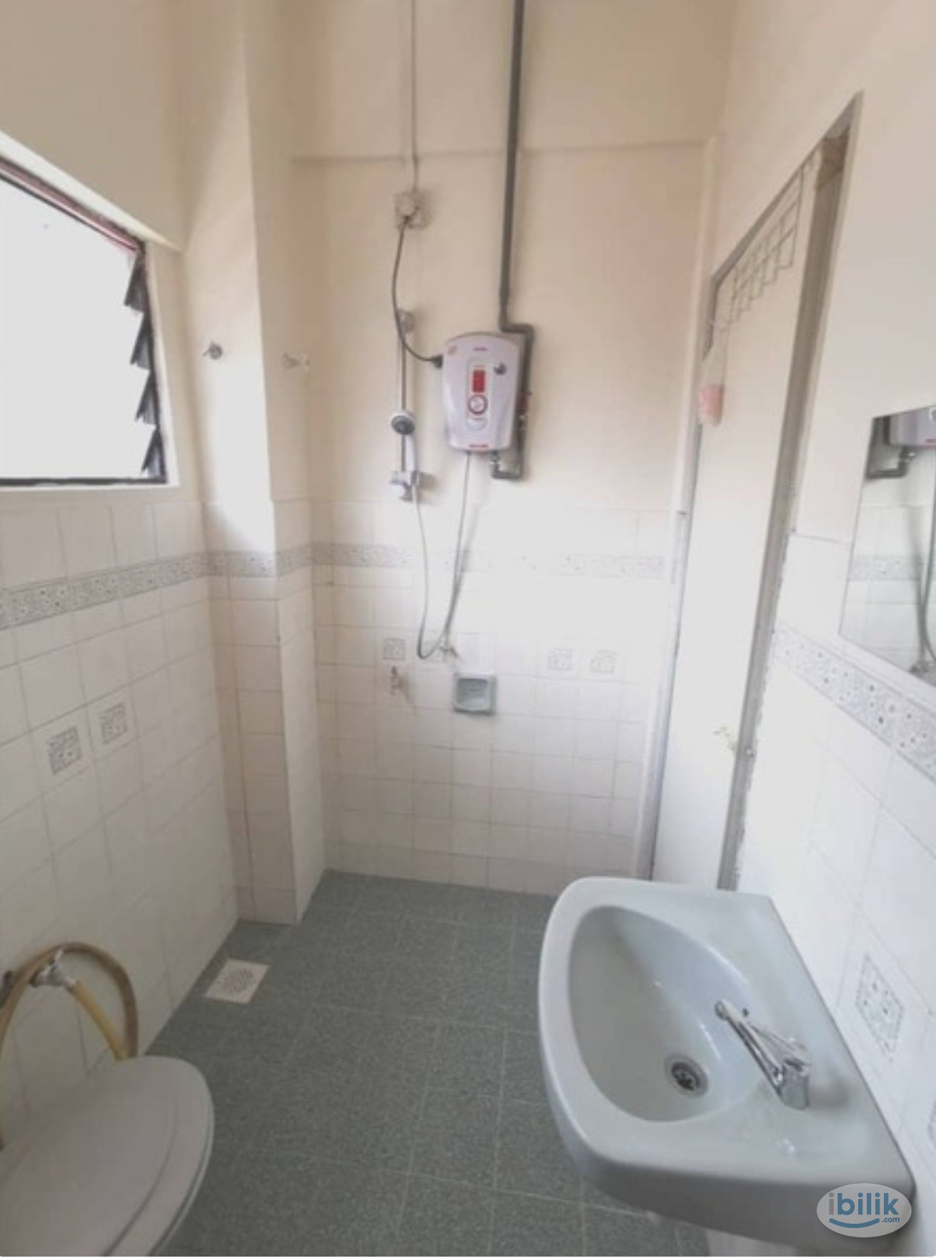 Free Wifi + Water, Big Window Single Room at PJS 7, Bandar Sunway - Image 3