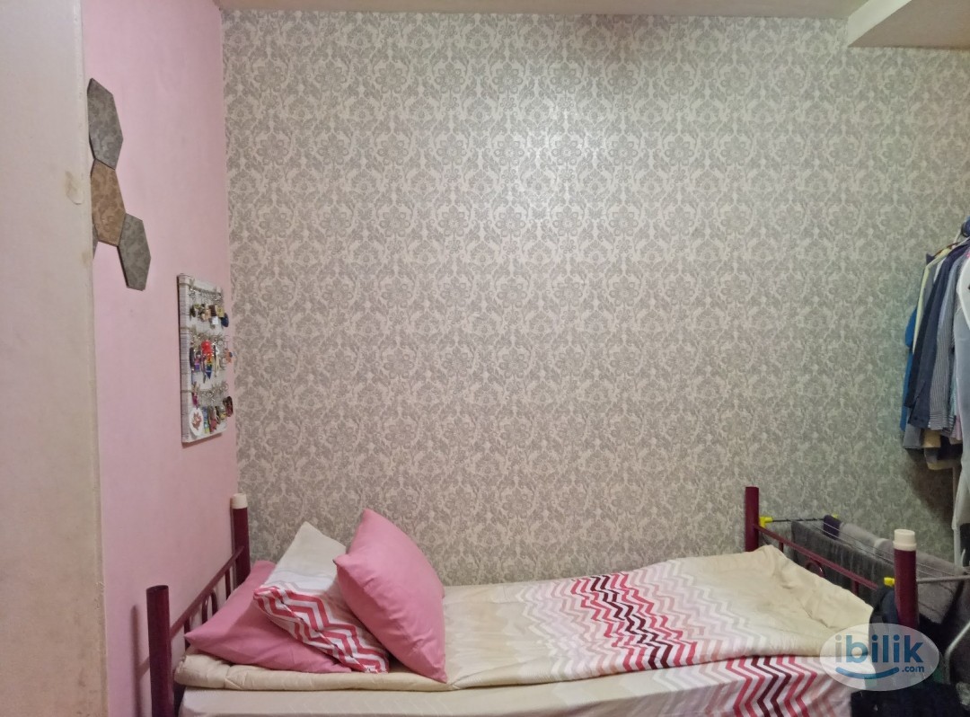 Middle Room at Bangsar South, Pantai - Image 1