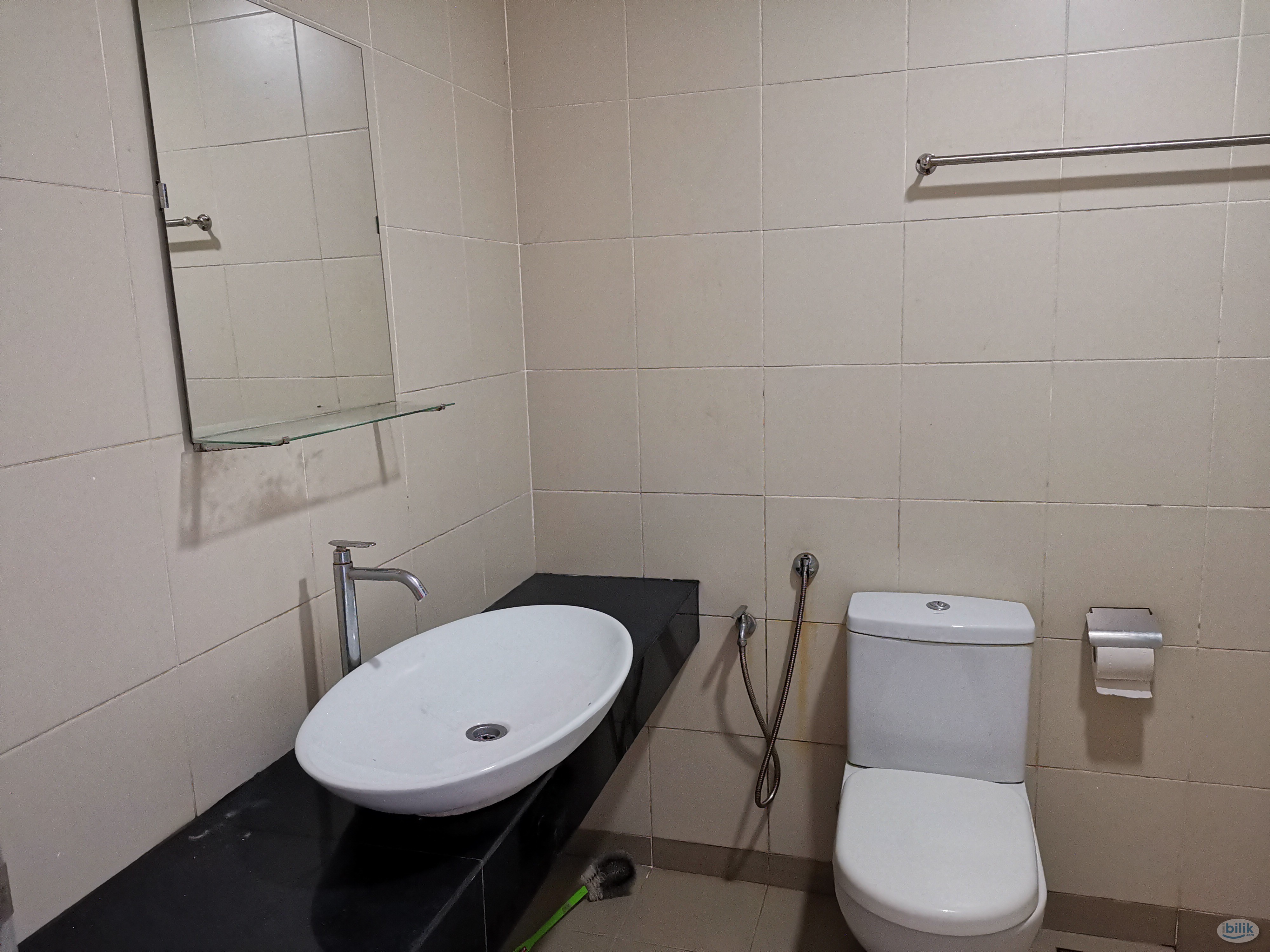 Middle Room at Rafflesia Sentul Condominium, Walking Distance to LRT Sentul Timur - Image 4