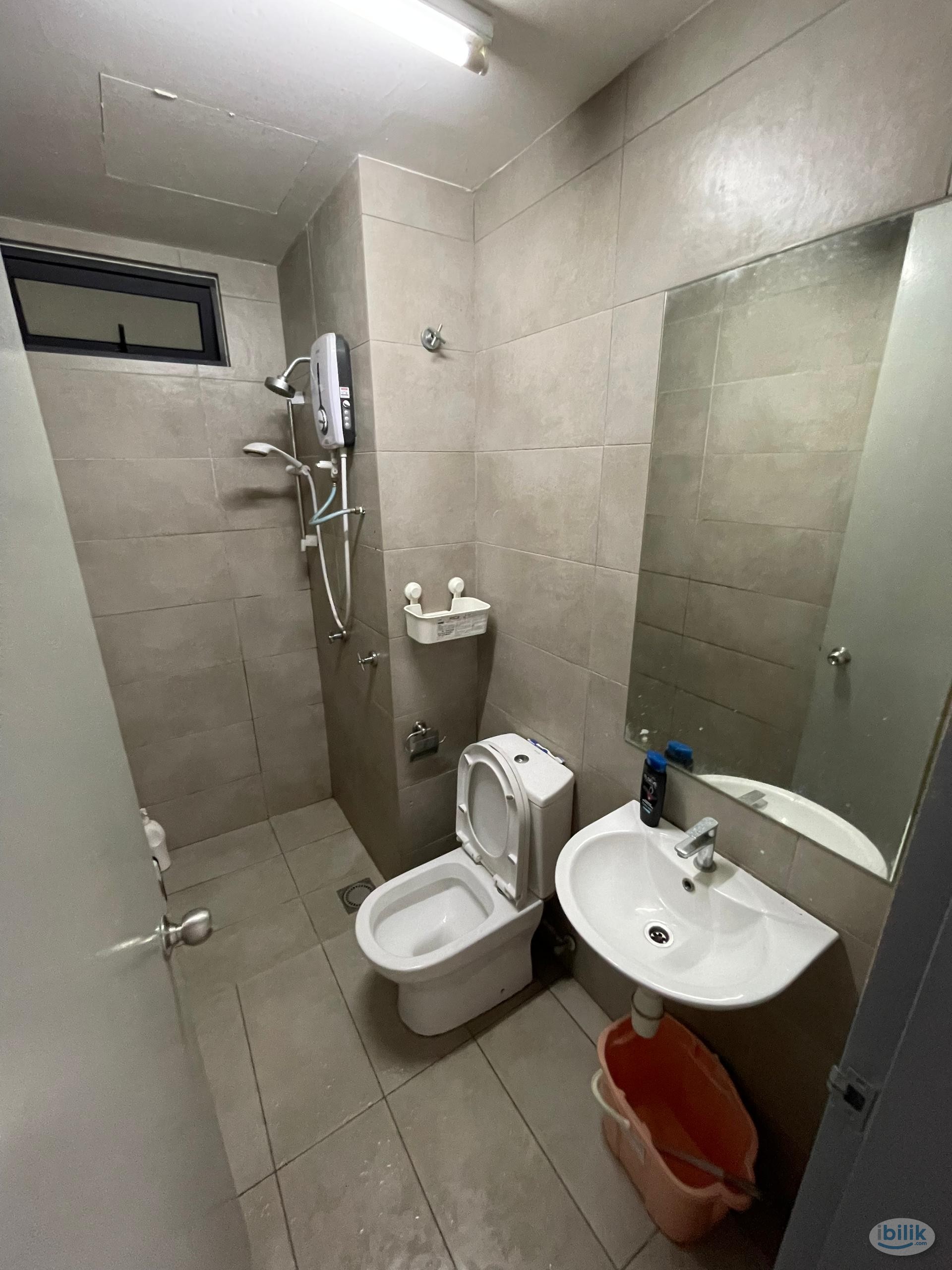 Middle Room at KL Traders Square, Setapak - Image 4