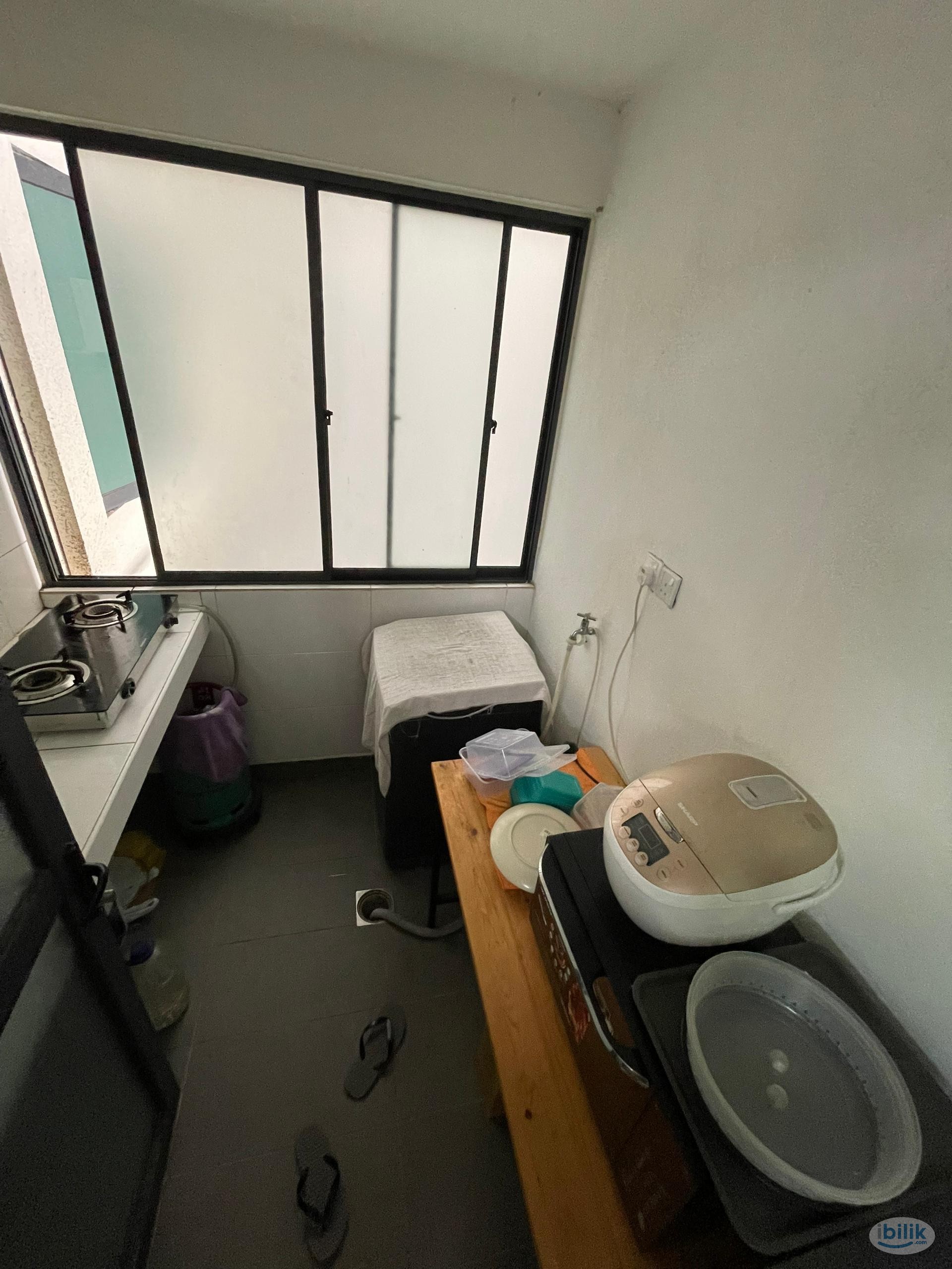 Middle Room at KL Traders Square, Setapak - Image 5